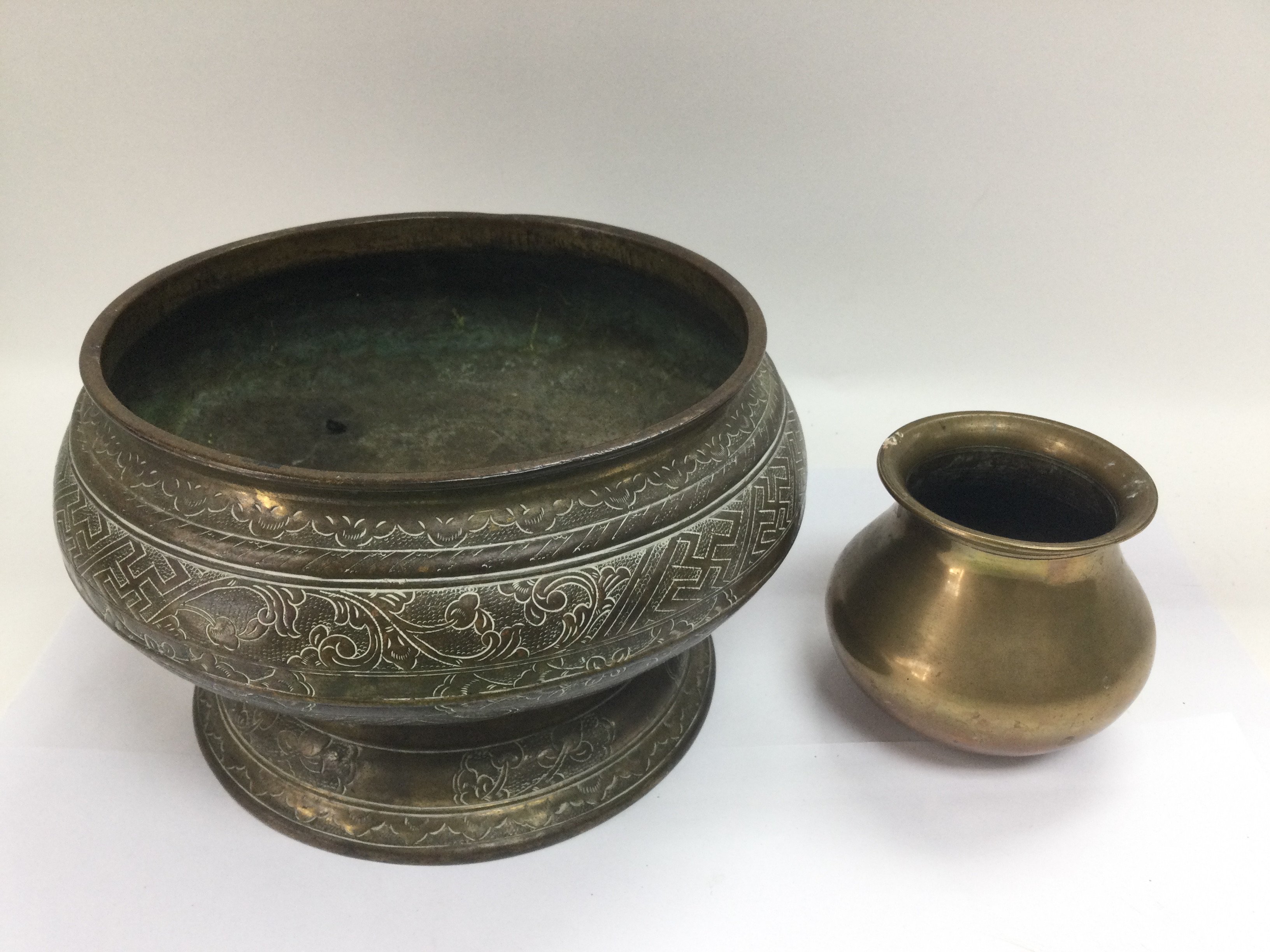 An Eastern brass bowl, diameter 22cm, together with a bronze jar (2). NO RESERVE