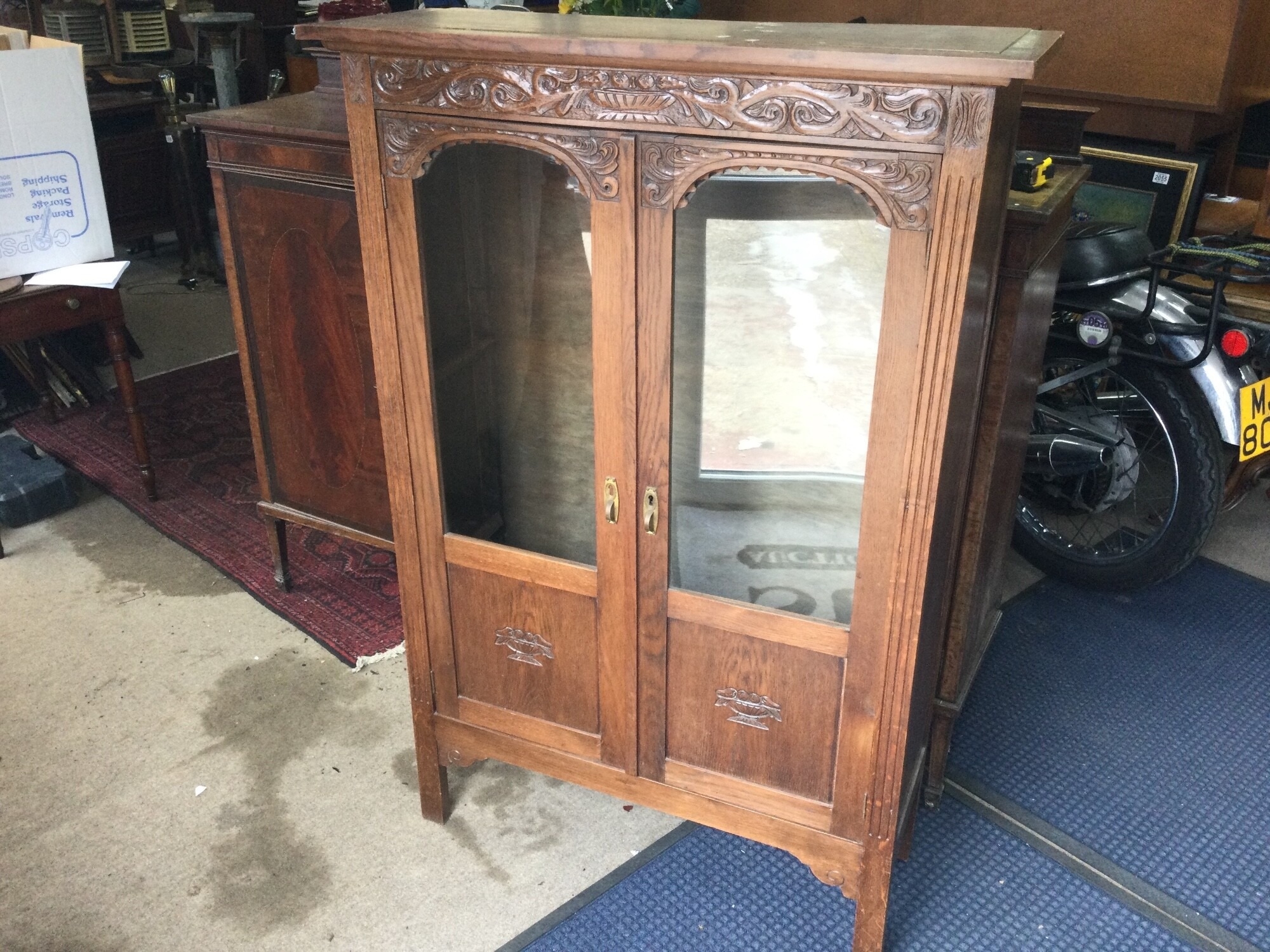 An oak display cabinet with carved design. Dimensions 94cm wide, 139cm tall, 32cm long TO BE SOLD WITHOUT RESERVE