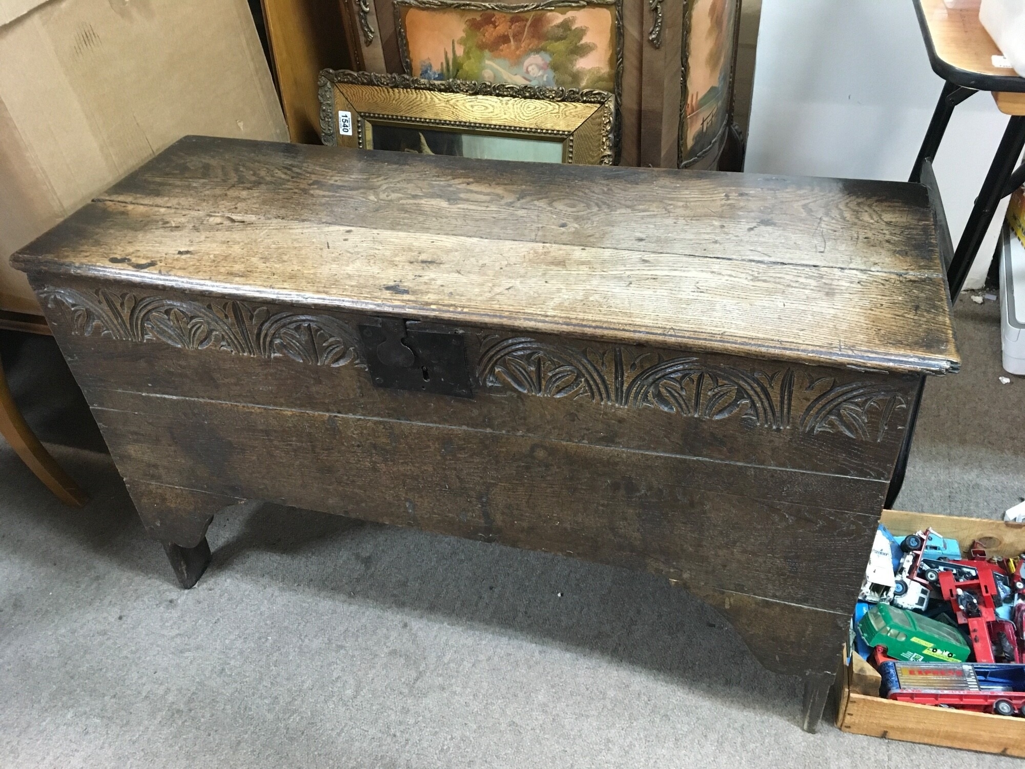 An 18th Century oak shepherd's chest, approx 100cm x 37cm x 61cm.