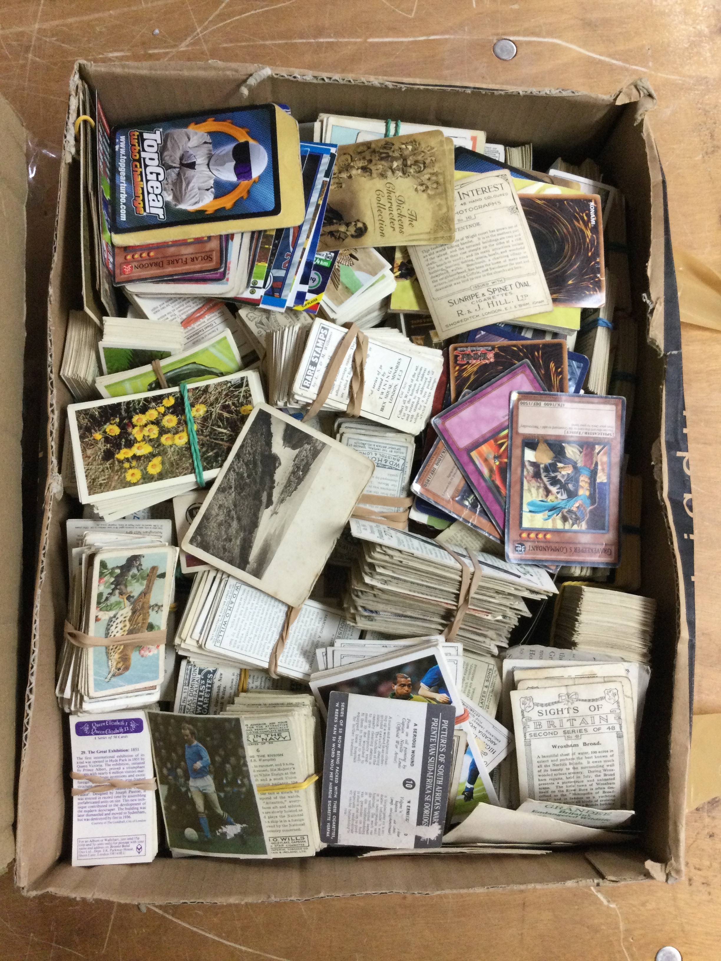 Tea cards, cigarette cards,albums.