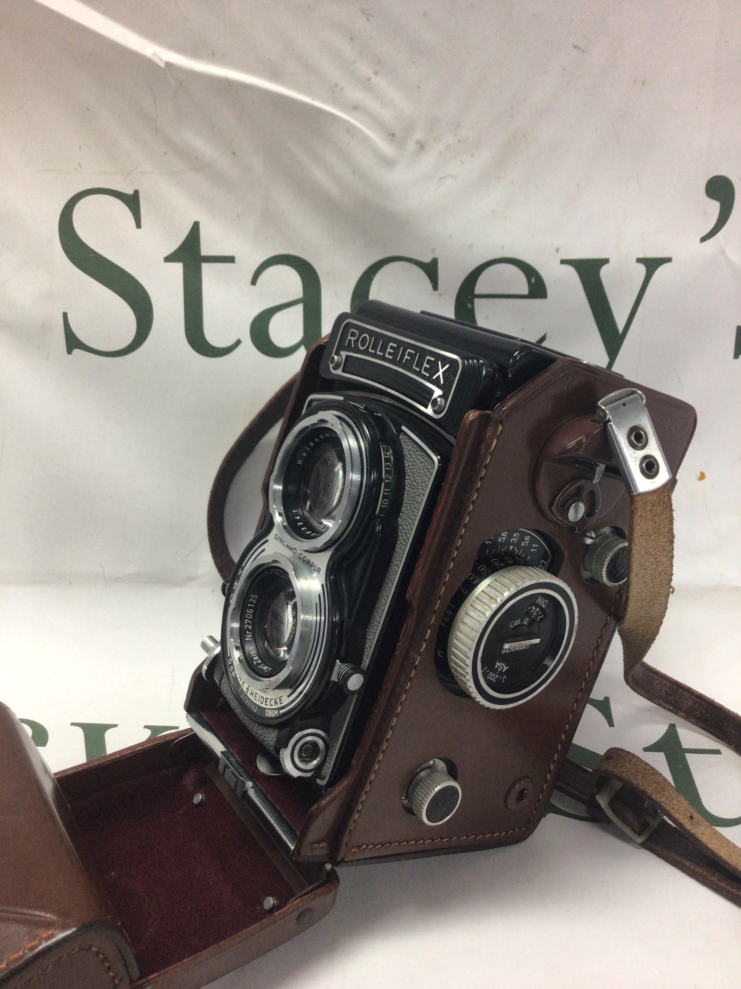  A Quality Rolliflex German Camera in very good condition a nice example serial number T2132163. In a leather case. 