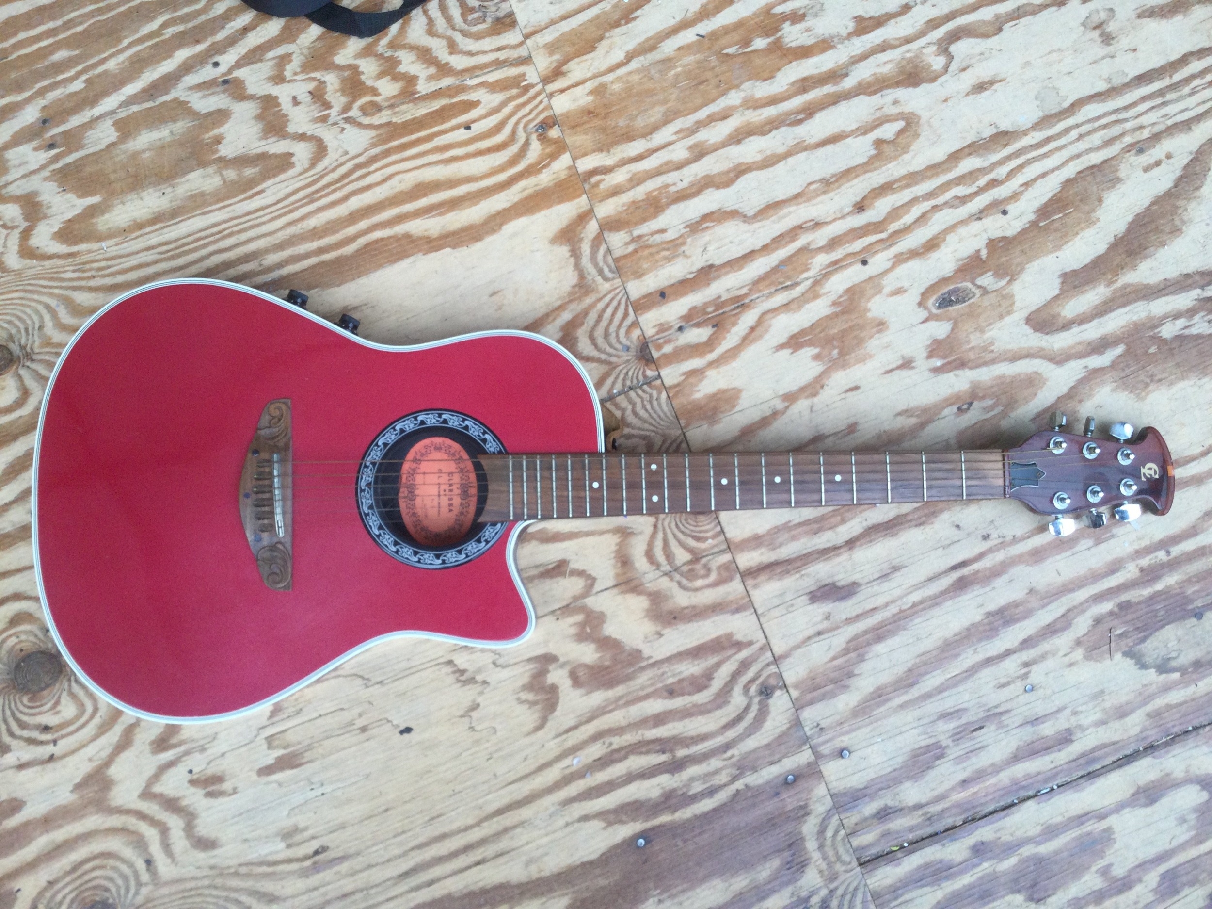 A CL Clarissa G-700EL electro acoustic guitar. Comes with a soft padded case. NO RESERVE