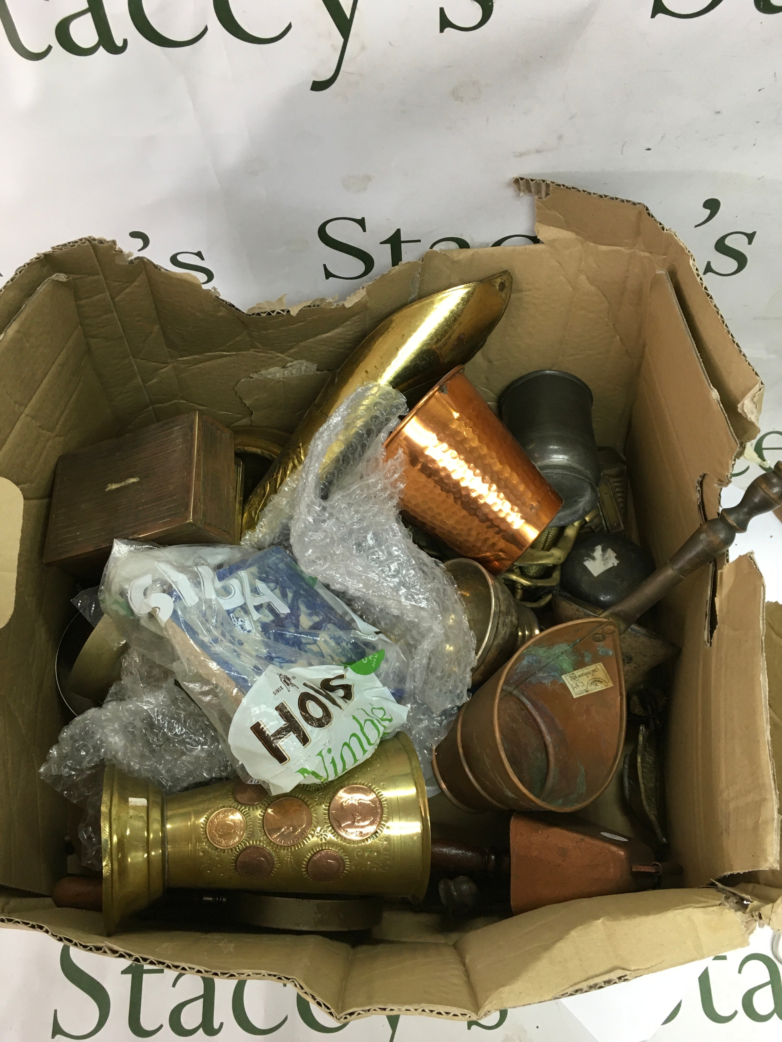 A mixed collection of brass 