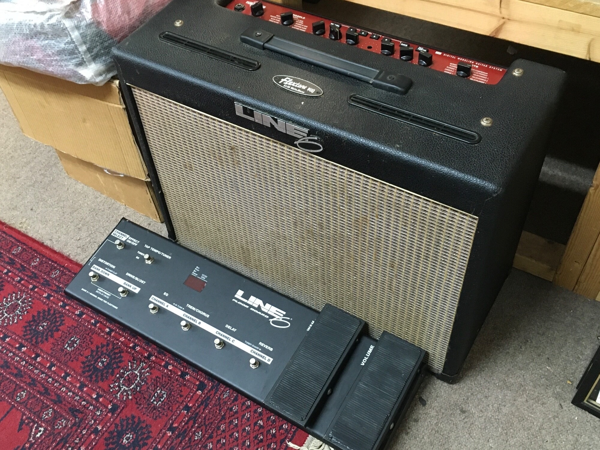 A Line 6 Flexitone Duo guitar amplifier and floor board NO RESERVE