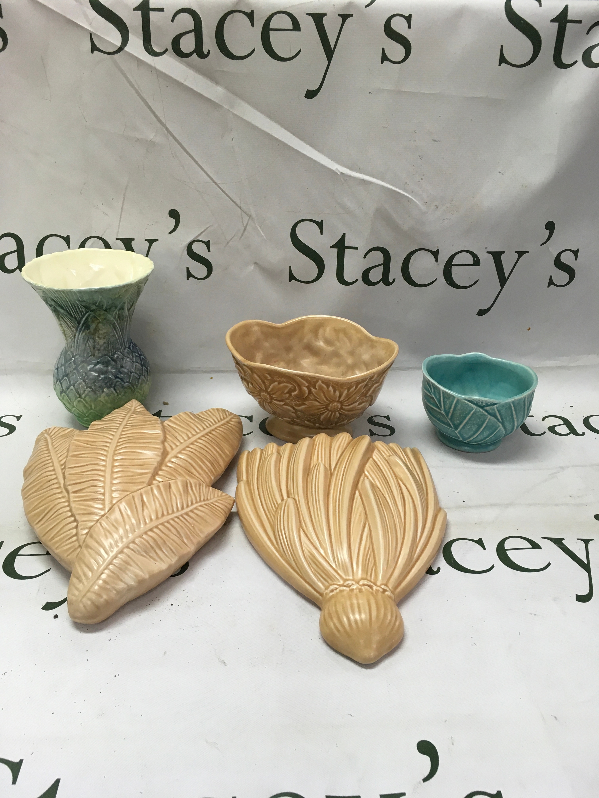 Vintage 20th century British pottery primarily featuring SylvaC floral.
