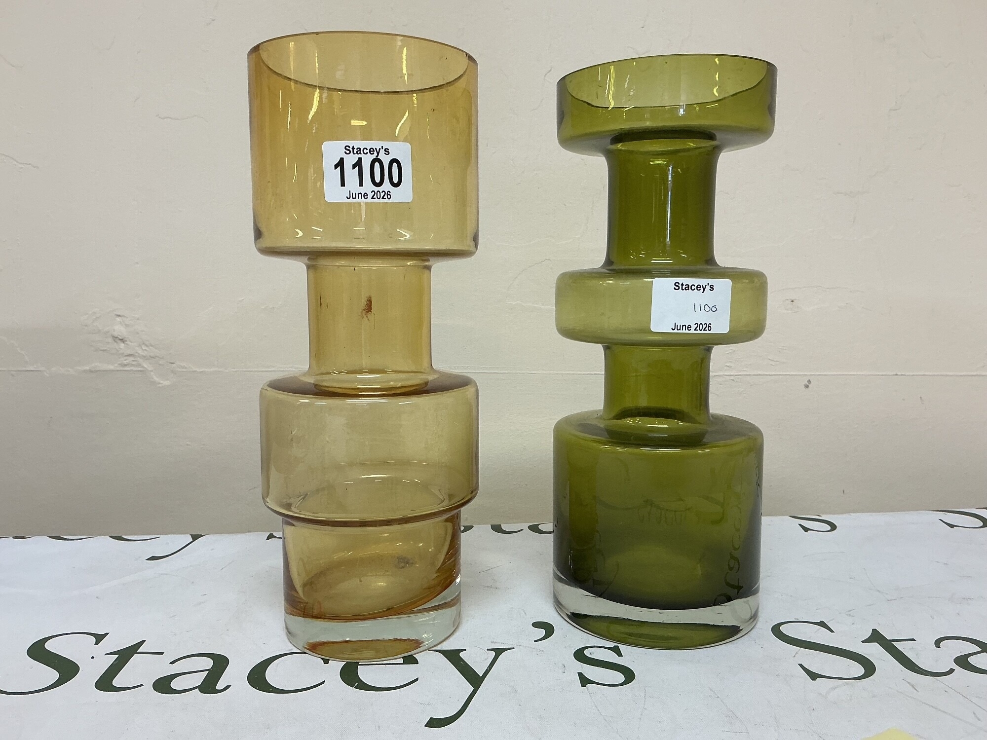 2 riihmalri 1960s vases by lasi oy. They have the iconic pino/ stack design by Tamara Aladin, mid century art glass