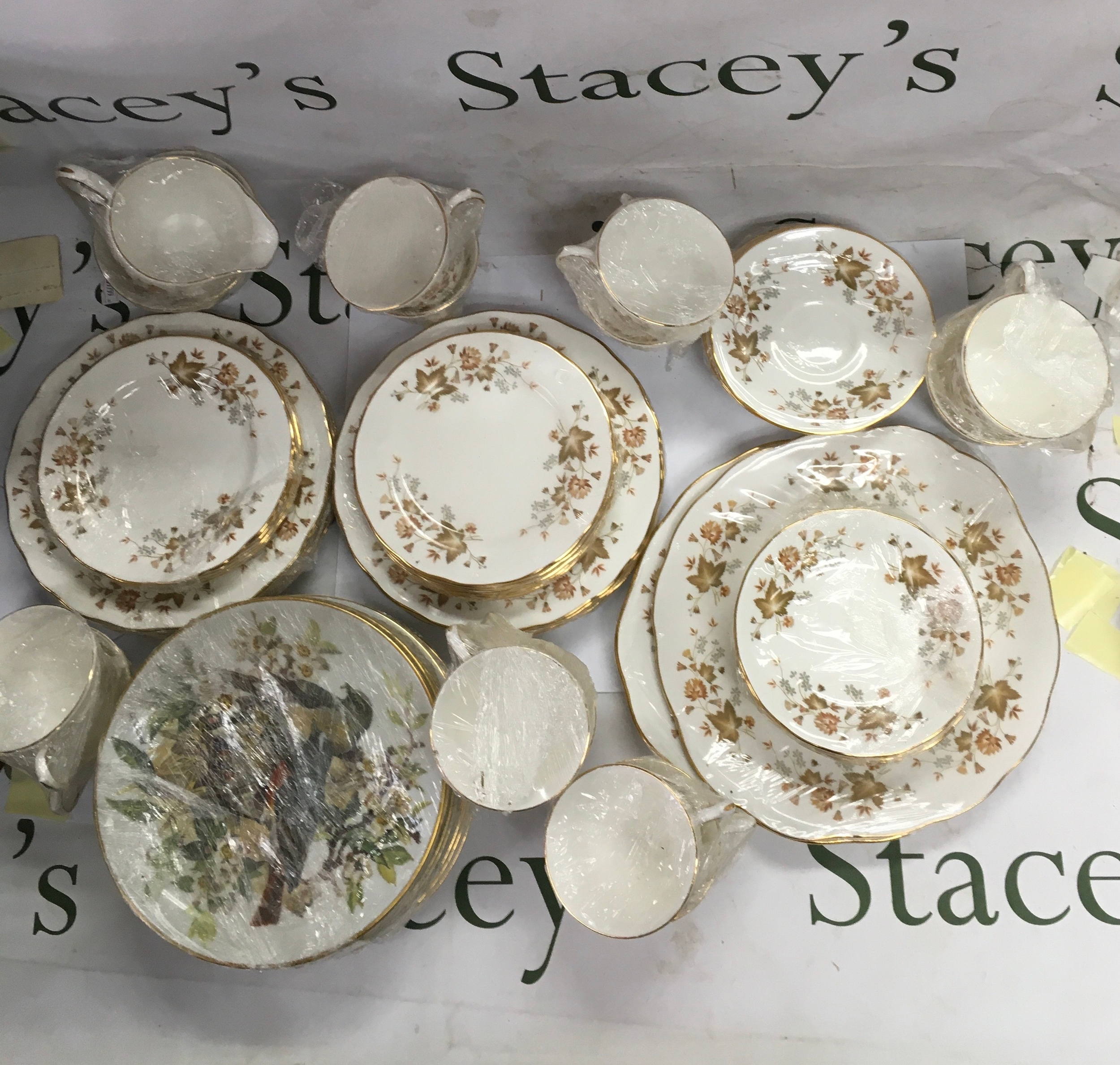 A Colclough pattern bone china dinner and tea service set 