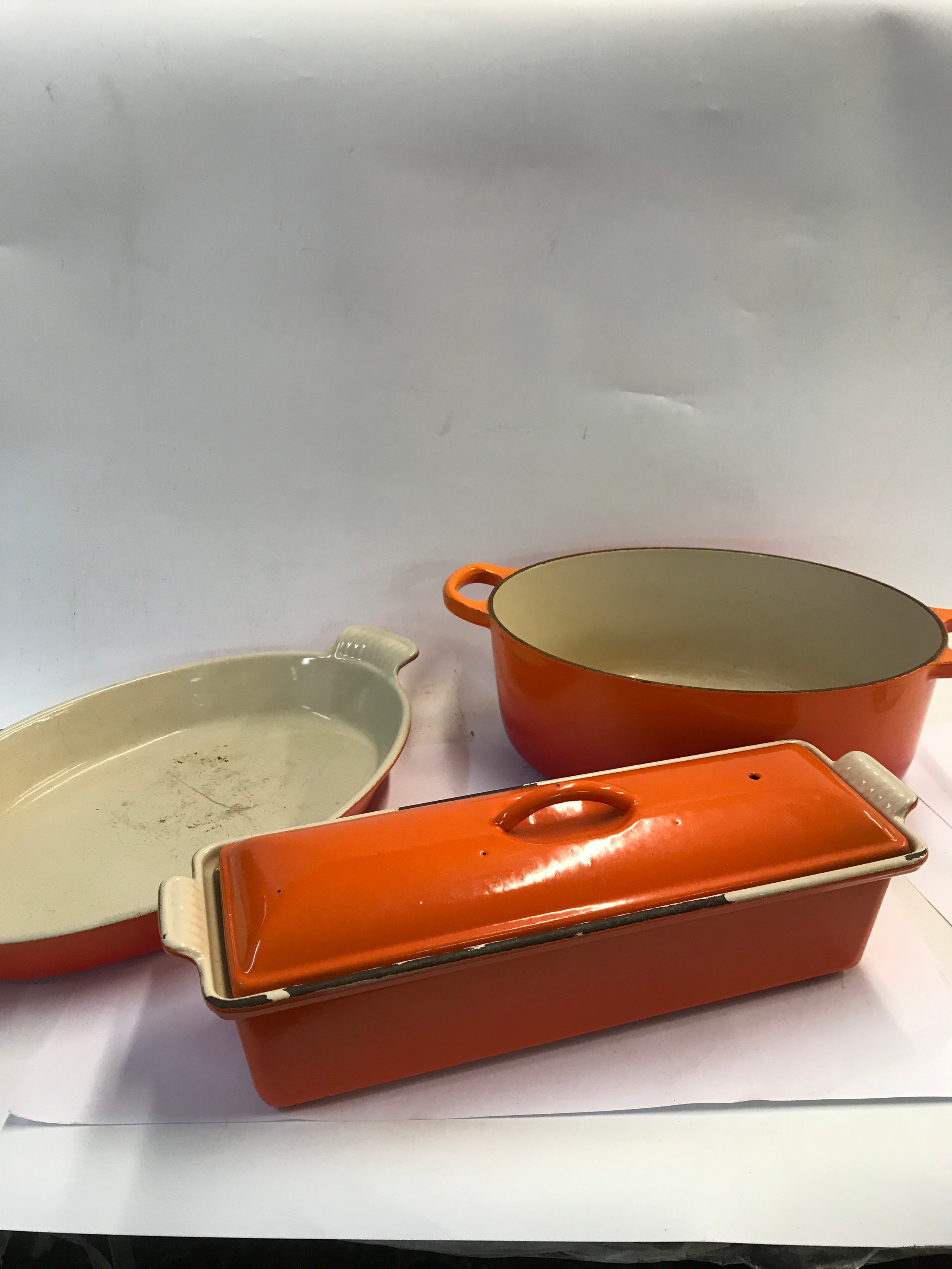 3 Le Creuset kitchen dishes. 