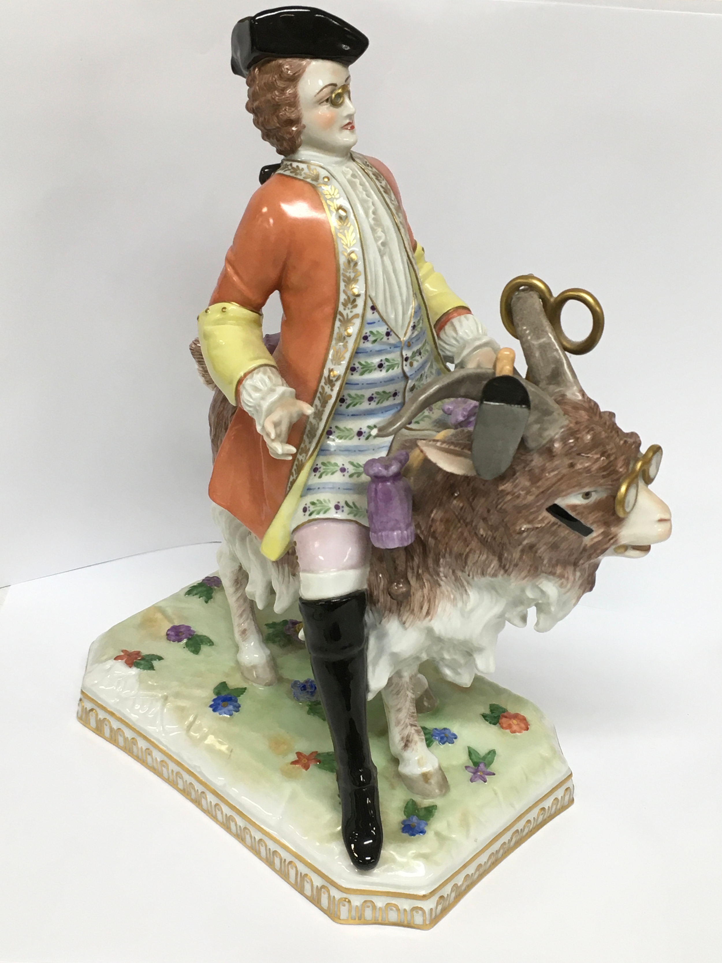 2 Dresden, Figurines. 