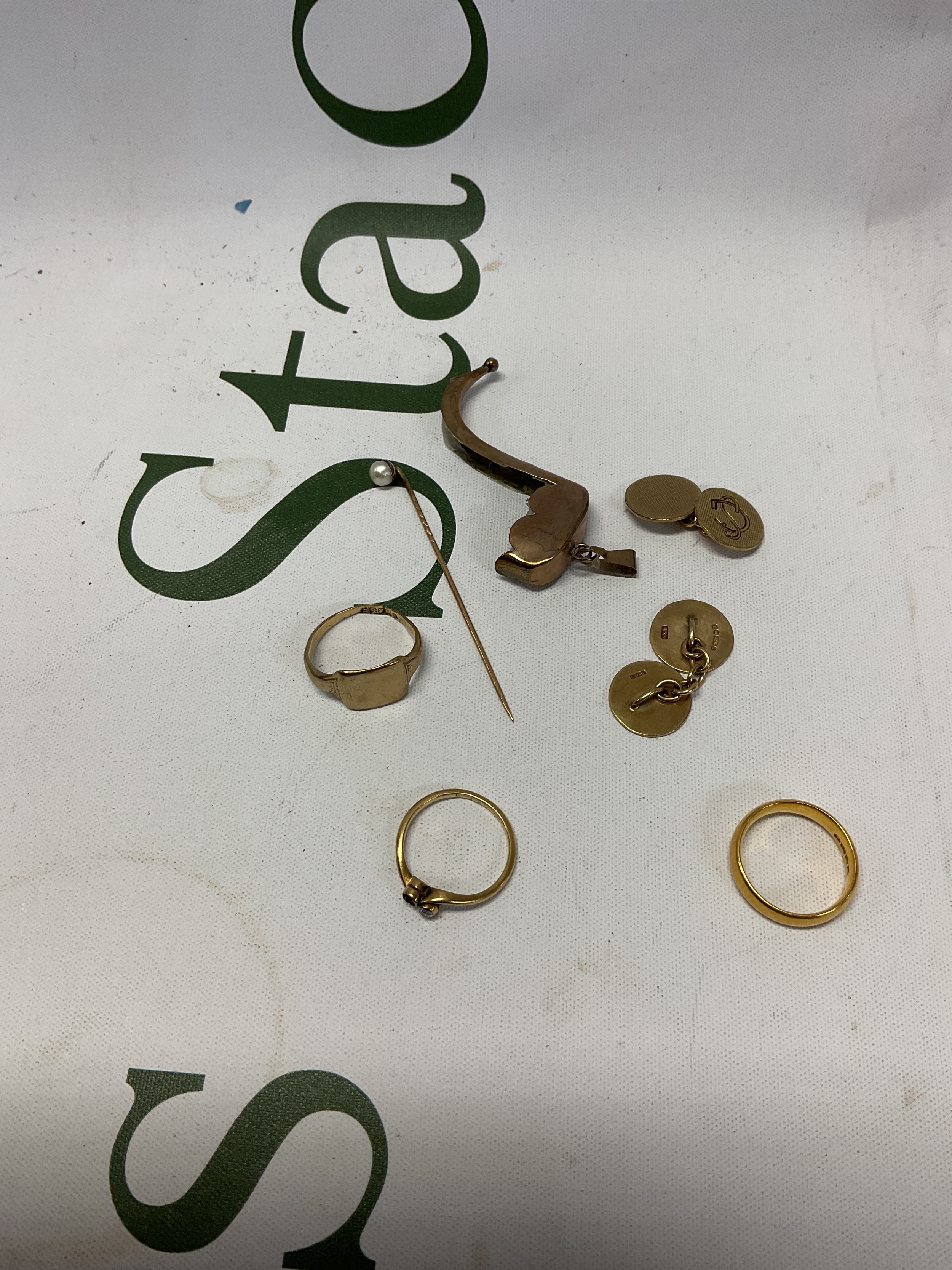 Qty of gold to inc 22 ct ring 6.3 grams, 18 ct crossover ring one stone missing, 2.2 grams, and 9 ct items ,14 grams.