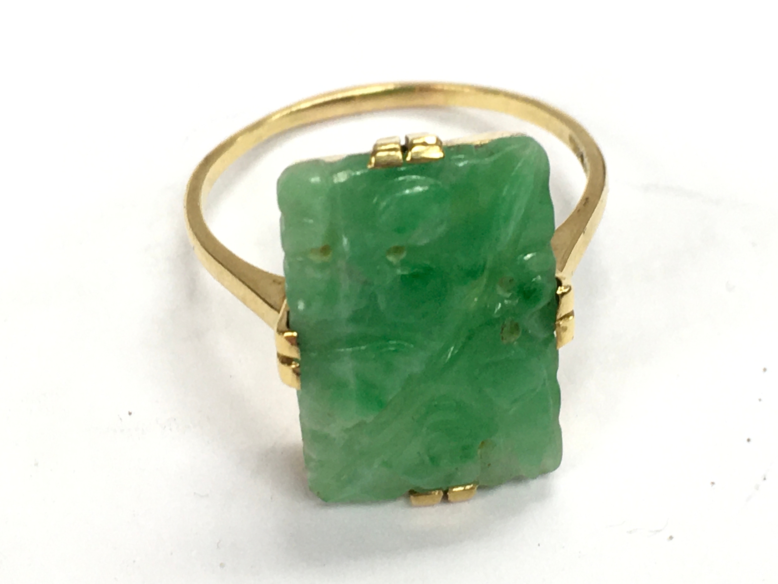 A gold jade ring size S/T, 4.5g total weight 