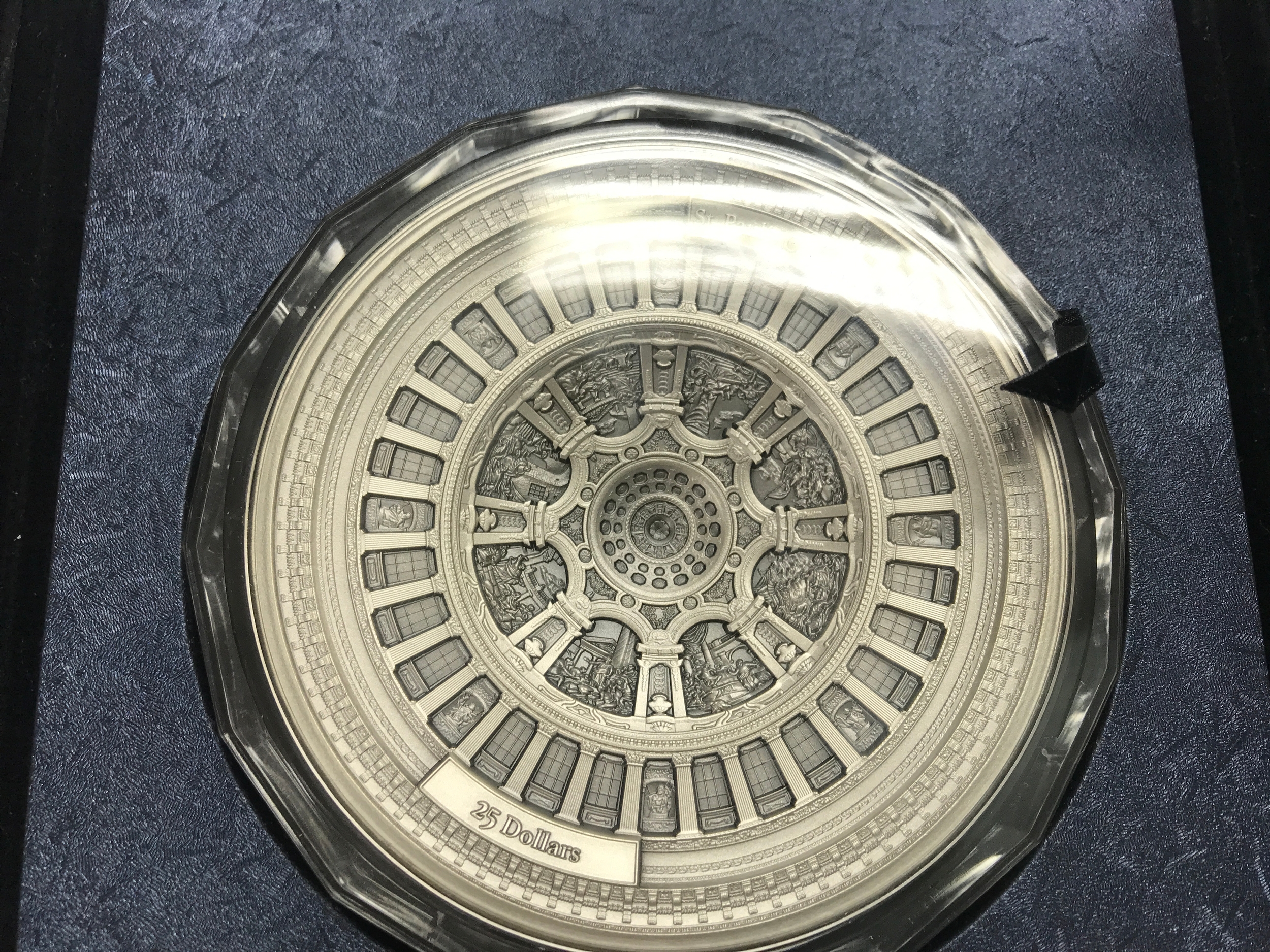 1kg silver St. Paul's Cathedral coin.