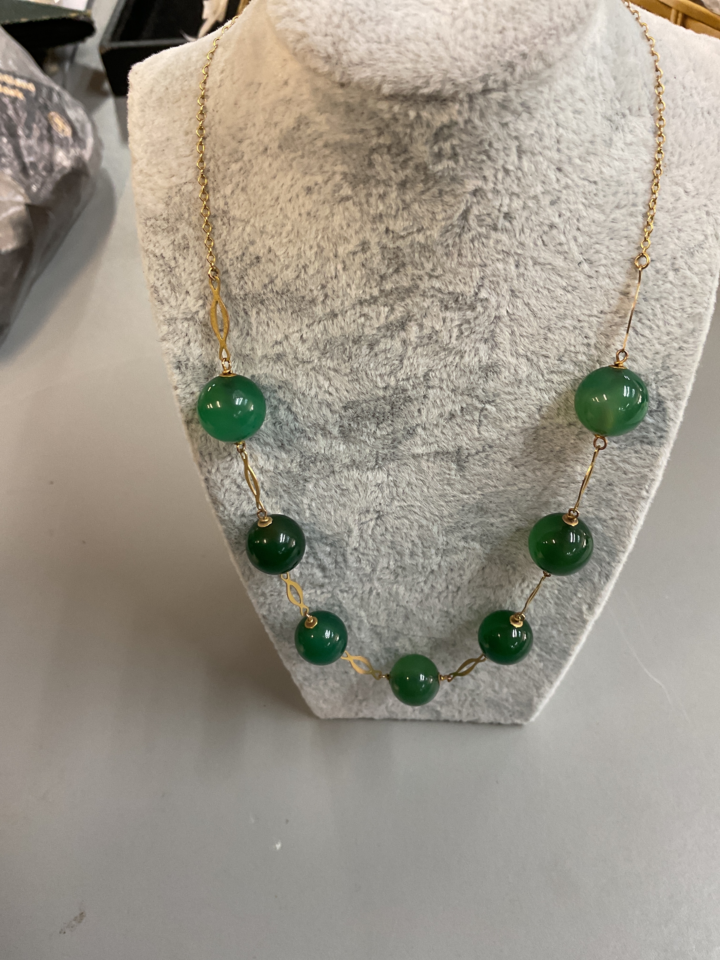 Vintage green stone bauble necklace.