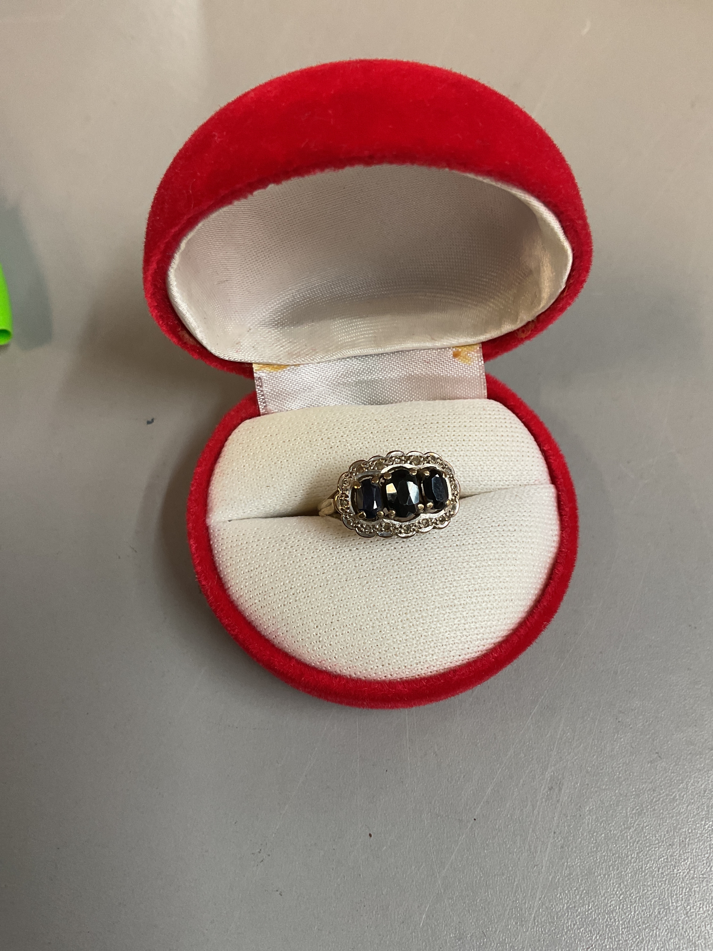 Diamond and Sapphire trilogy ring in 9 ct. weight 3gram