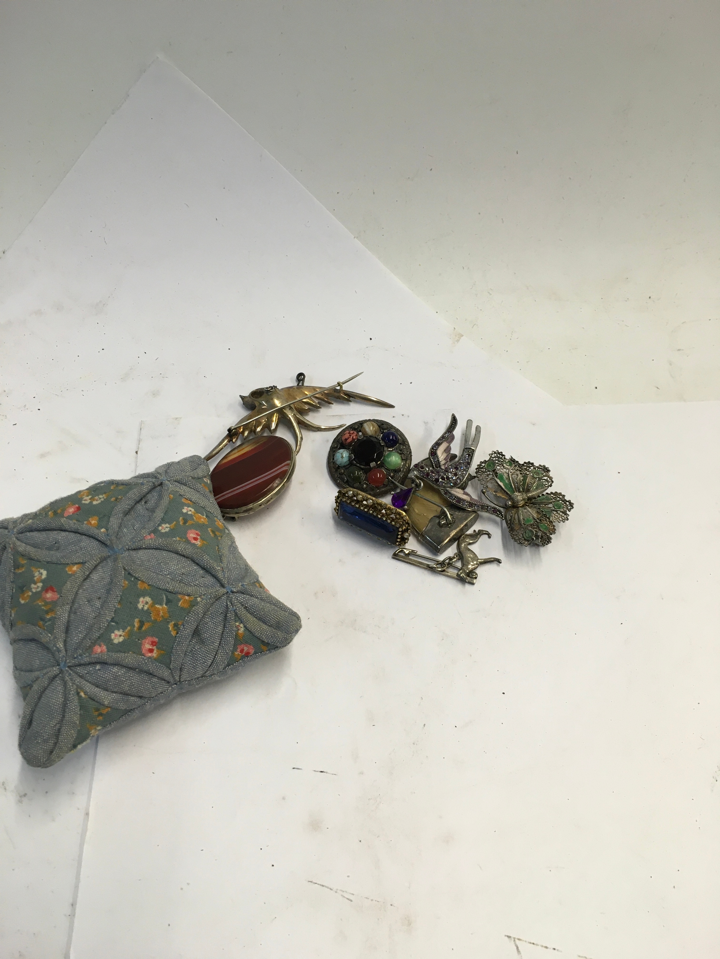 A collection of various brooches including a Sterling Silver brooch NO RESERVE
