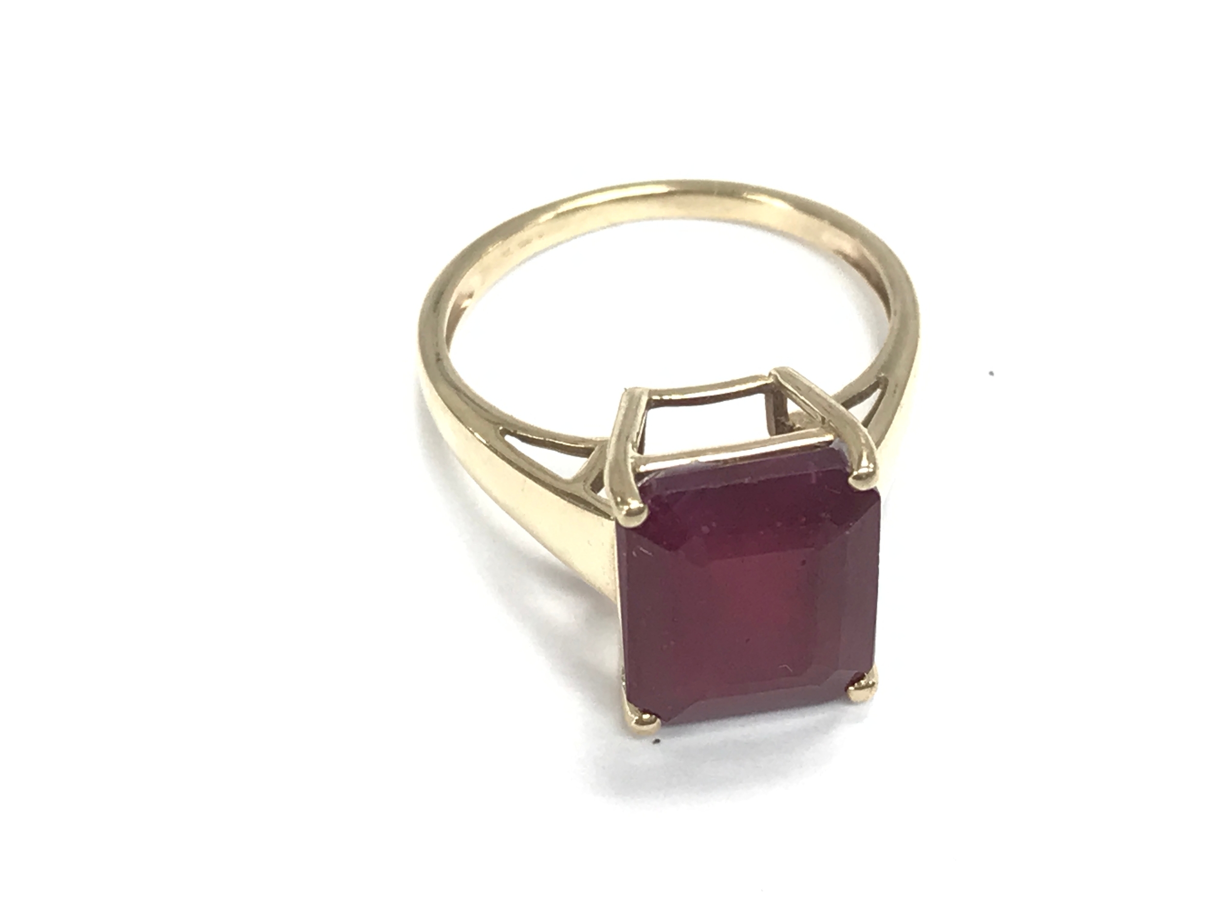 10ct gold Ruby set ring. Size M