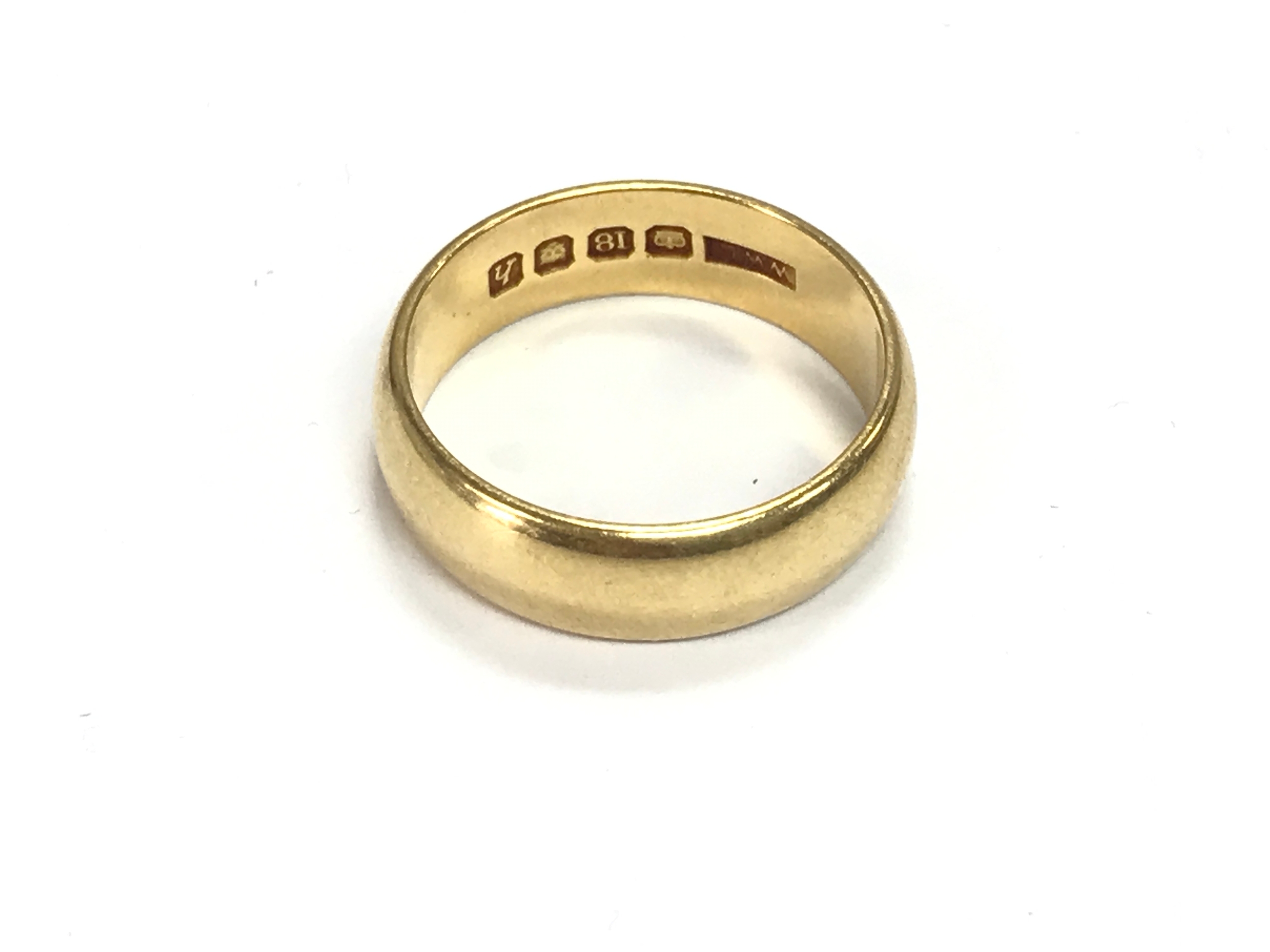An 18ct gold ring. Size U and 9g