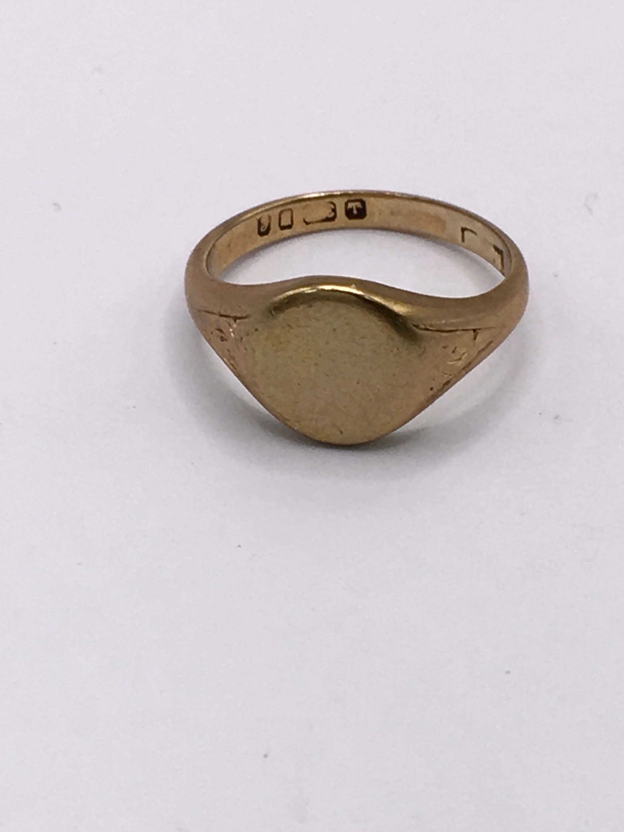 A 9ct gold child's signet ring. Size H/ I. 