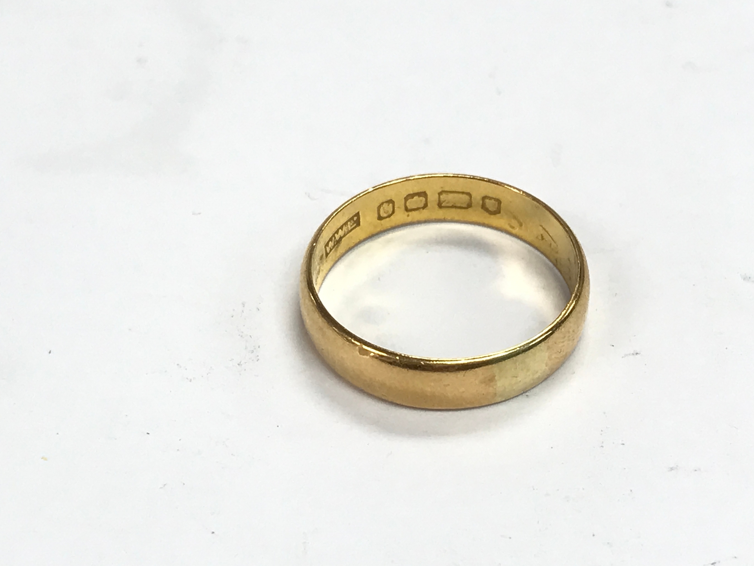 A 22ct gold wedding band. 4.3g