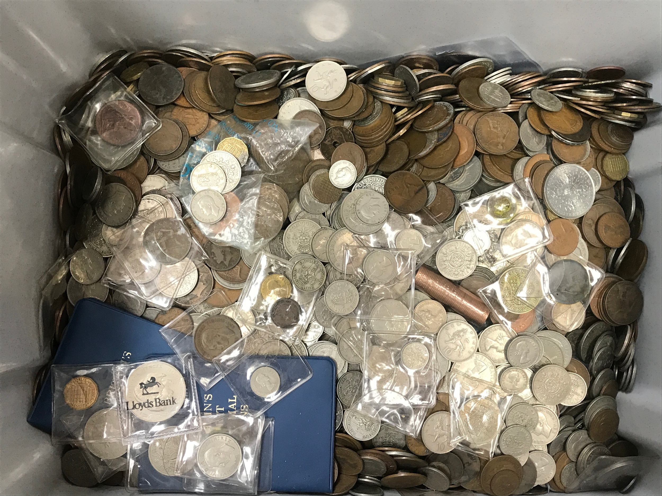 Approximately 20kg of mixed British coinage. 