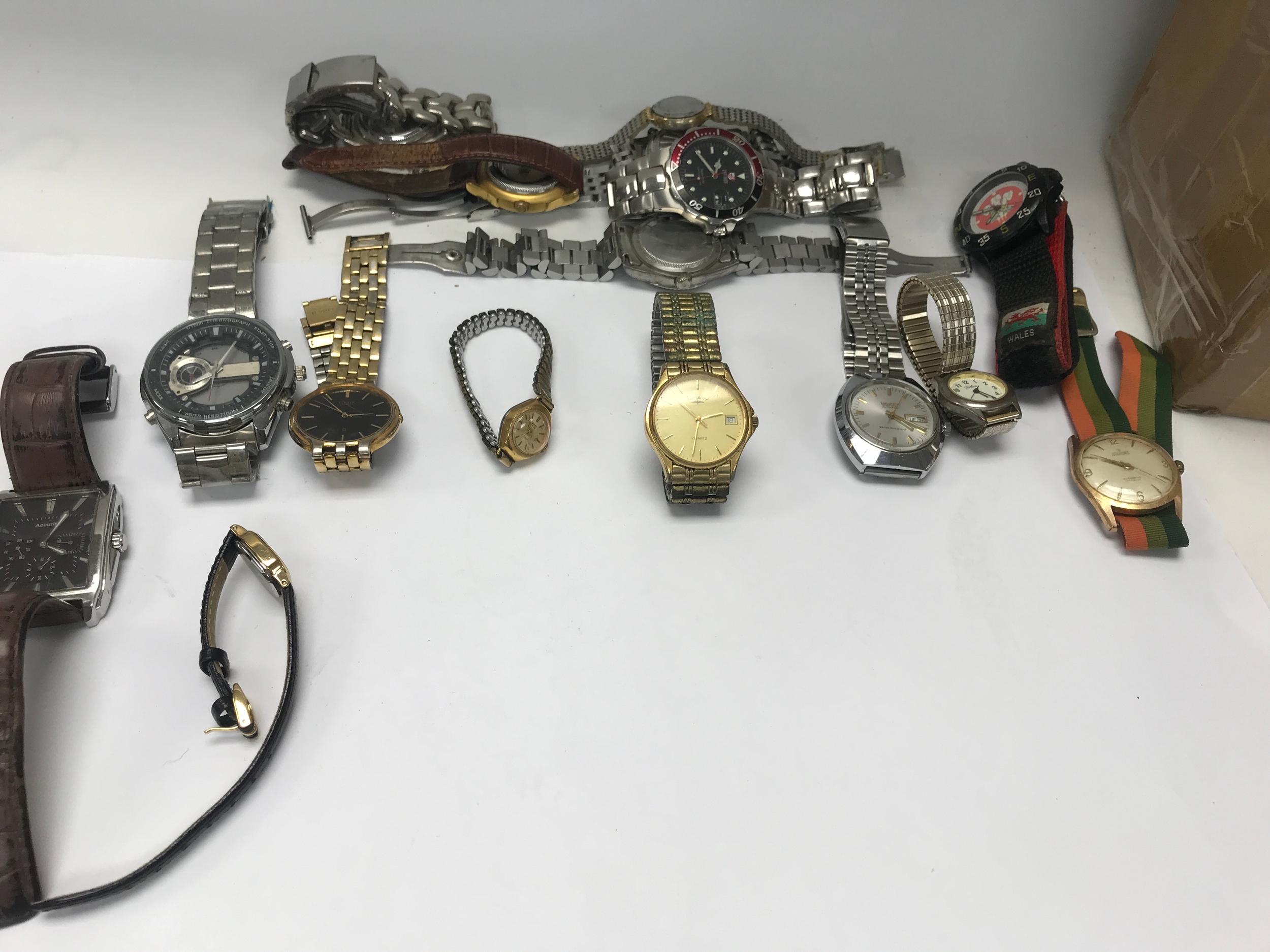 Small collect of assorted watches including replica examples for spares and repairs.