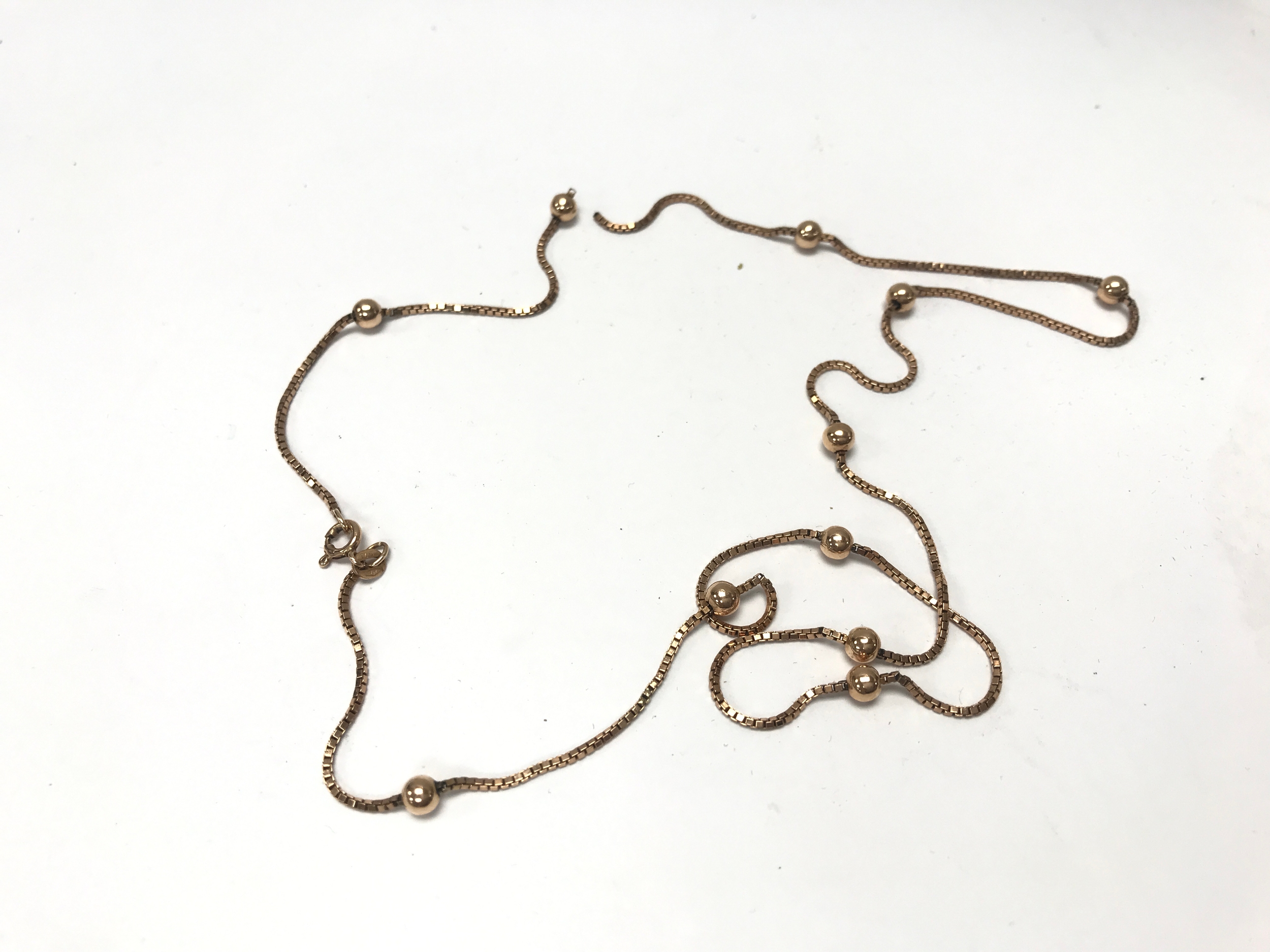 A 9ct gold necklace broken. 
8.6g