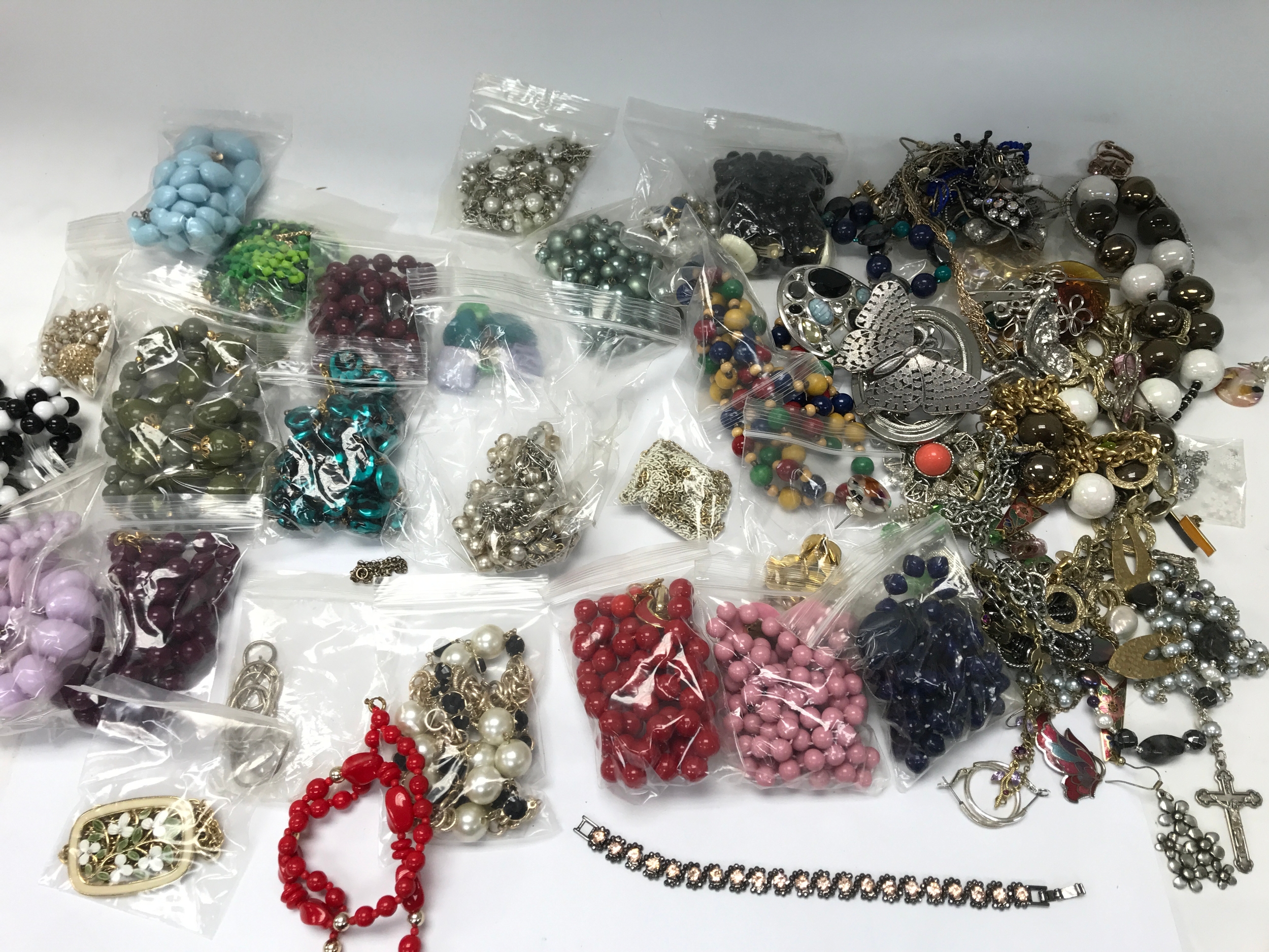 A Collection of assorted costume jewellery.