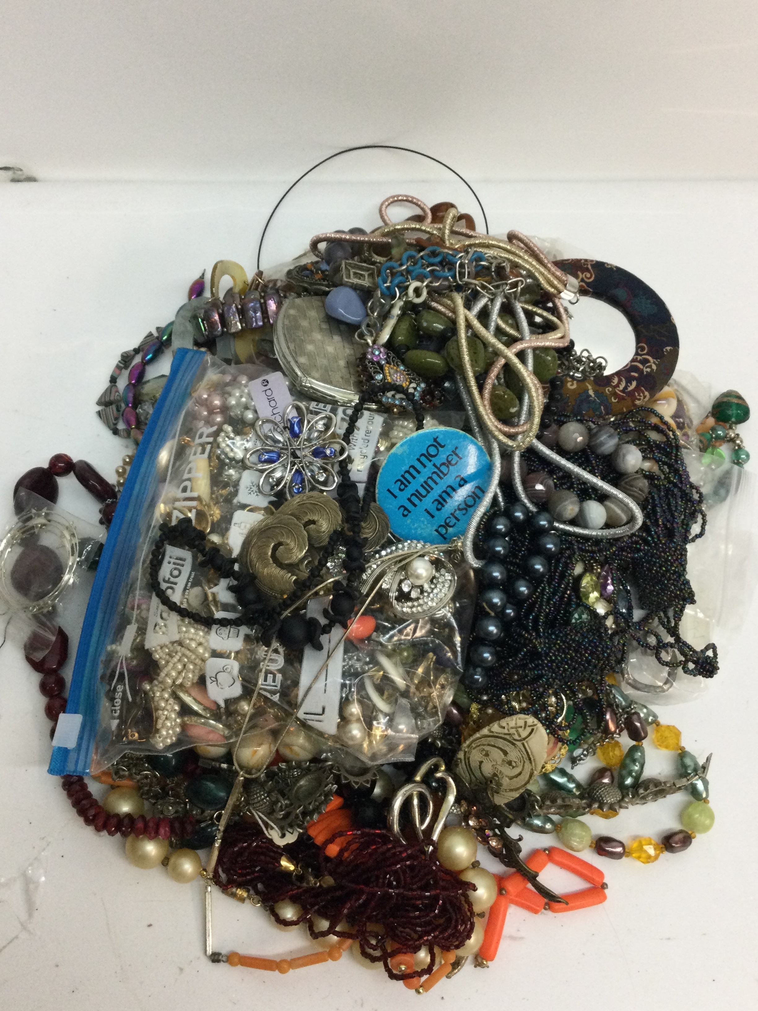 A quantity of vintage costume and modern dress jewellery