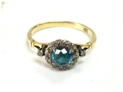 A blue zircon set 18ct gold ring, size Q. 3.5g total weight