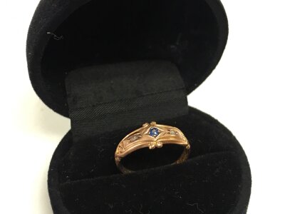 A 9ct gold Edwardian ring set with sapphire and diamond stones, size O. 1.6g