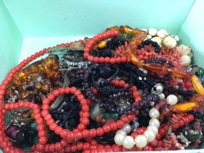 Vintage beads including Murano, coral NO RESERVE