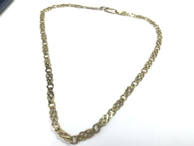 A 9ct gold necklace of bevelled 'S' link design with bolt piece clasp stamped 9ct - 22 1/2 inches (61cms). 18g total weight