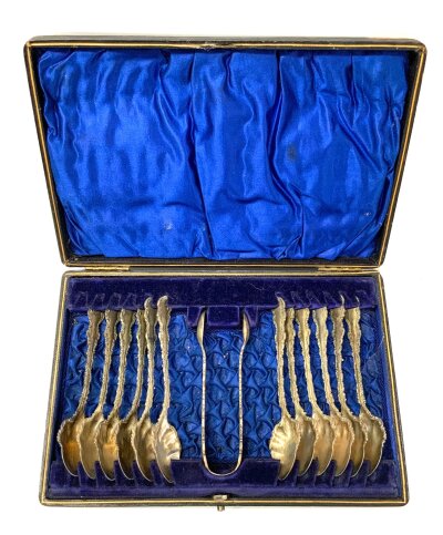 A cased white metal (tested silver) teaspoon set.