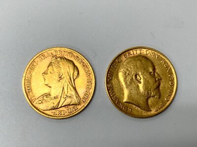 A Queen Victoria 1900 half sovereign, together with a 1910 Edward VII half sovereign