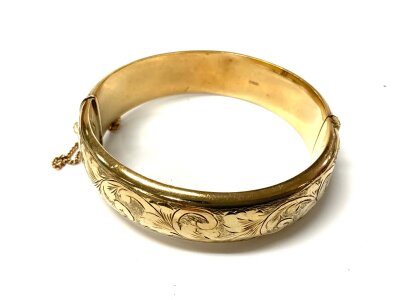 A 9ct gold bangle, overall weight 25g