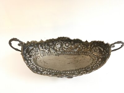 A Continental silver dish with elaborate Repousse chasing. 13.5cm tall 26cm wide. 305g