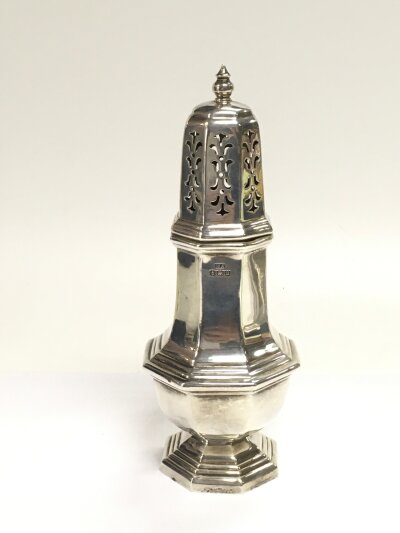A silver sugar shaker, Birmingham hallmarks, approx height 18cm, approx 158g.