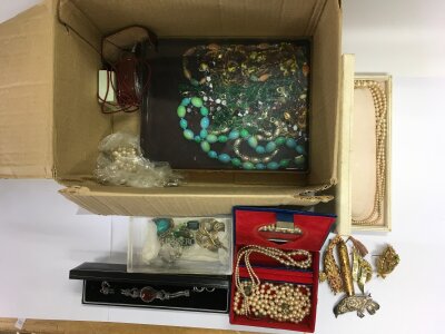 A collection of costume jewellery.