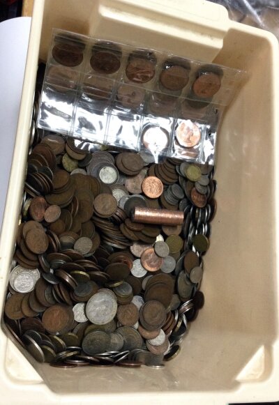 20 kg of mixed British coins ranging from early 20th century to late 20th century. With a mix of coins ranging from these ages it makes it a must have to own thee coins as a collector.