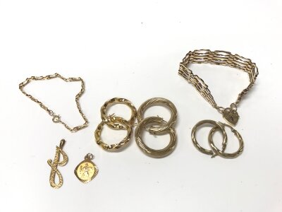 A Collection of 9ct gold jewellery including earrings gate bracelet etc. 21.28g