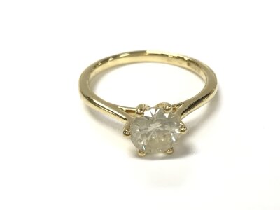 An 18ct yellow gold diamond solitaire ring. Diamond 1.07ct. Size M