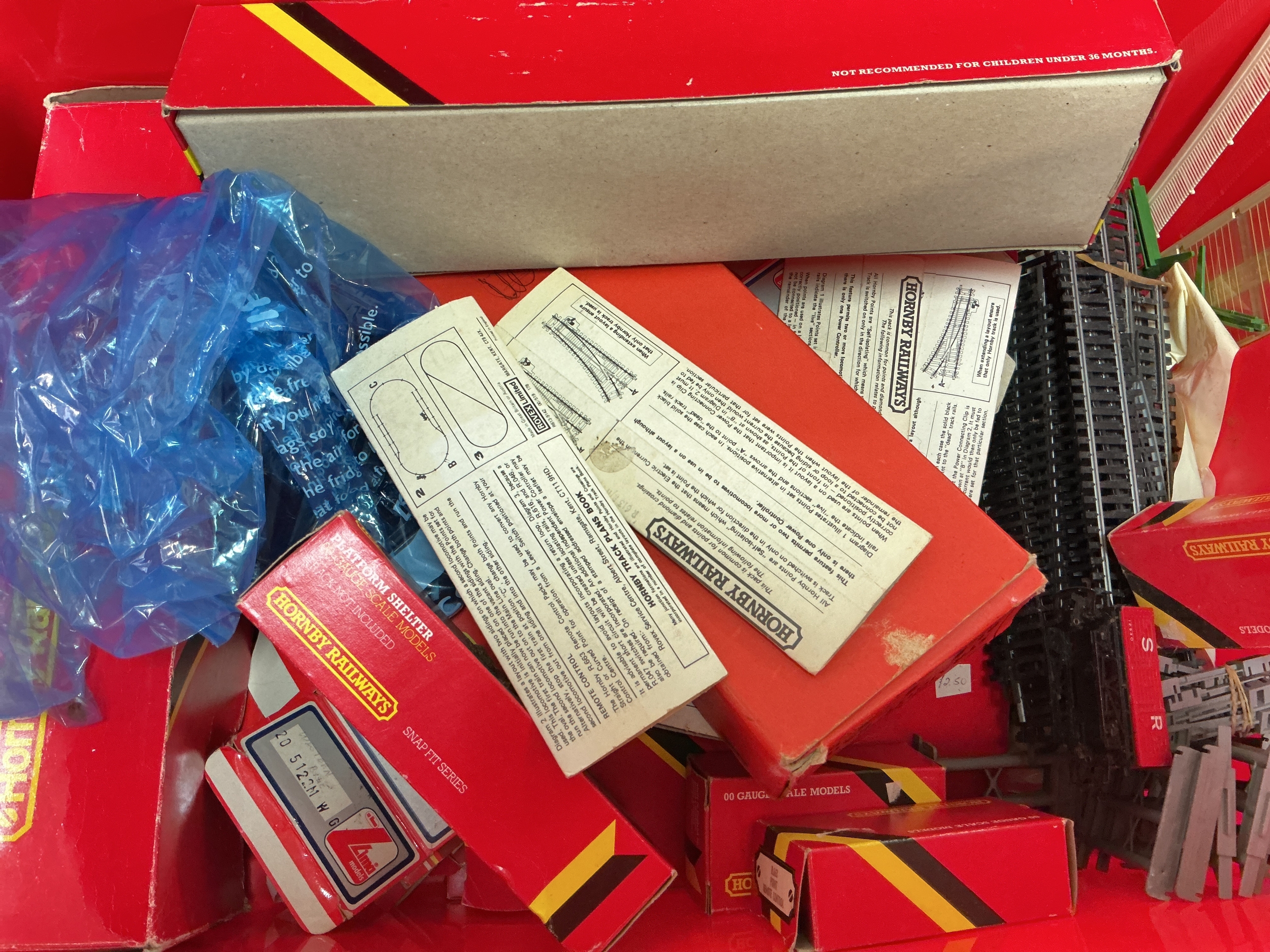  3 Boxes Containing 00 Gauge Accessories No Reserve.