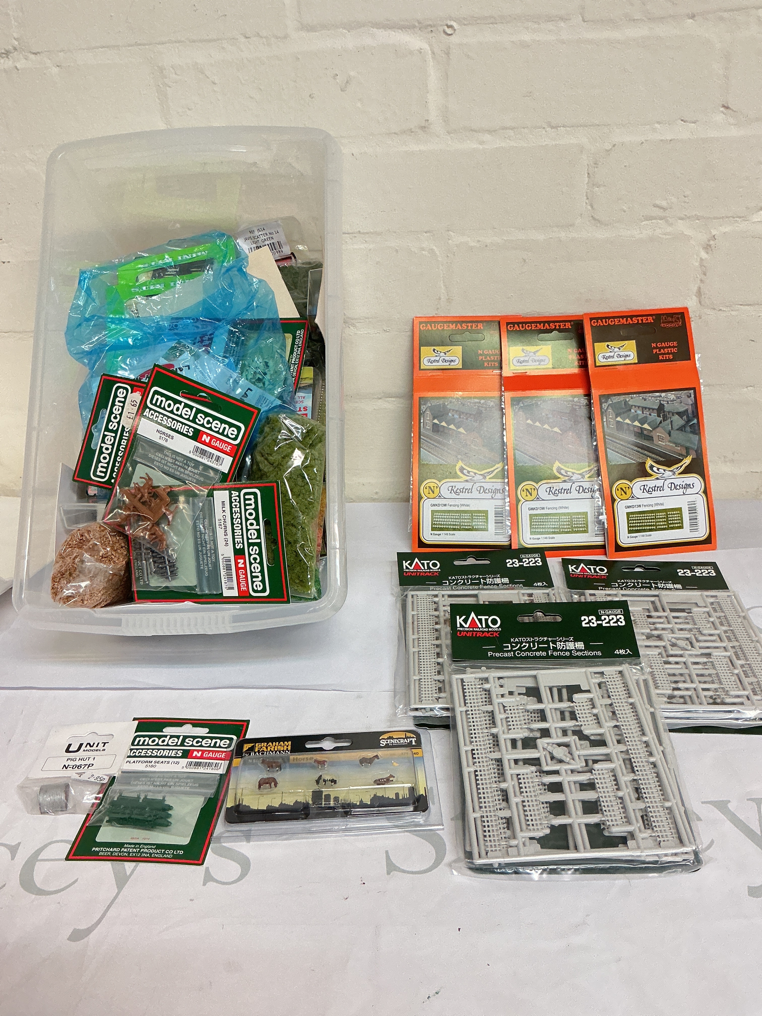 A Box Containing N Gauge Accessories. No Reserve.