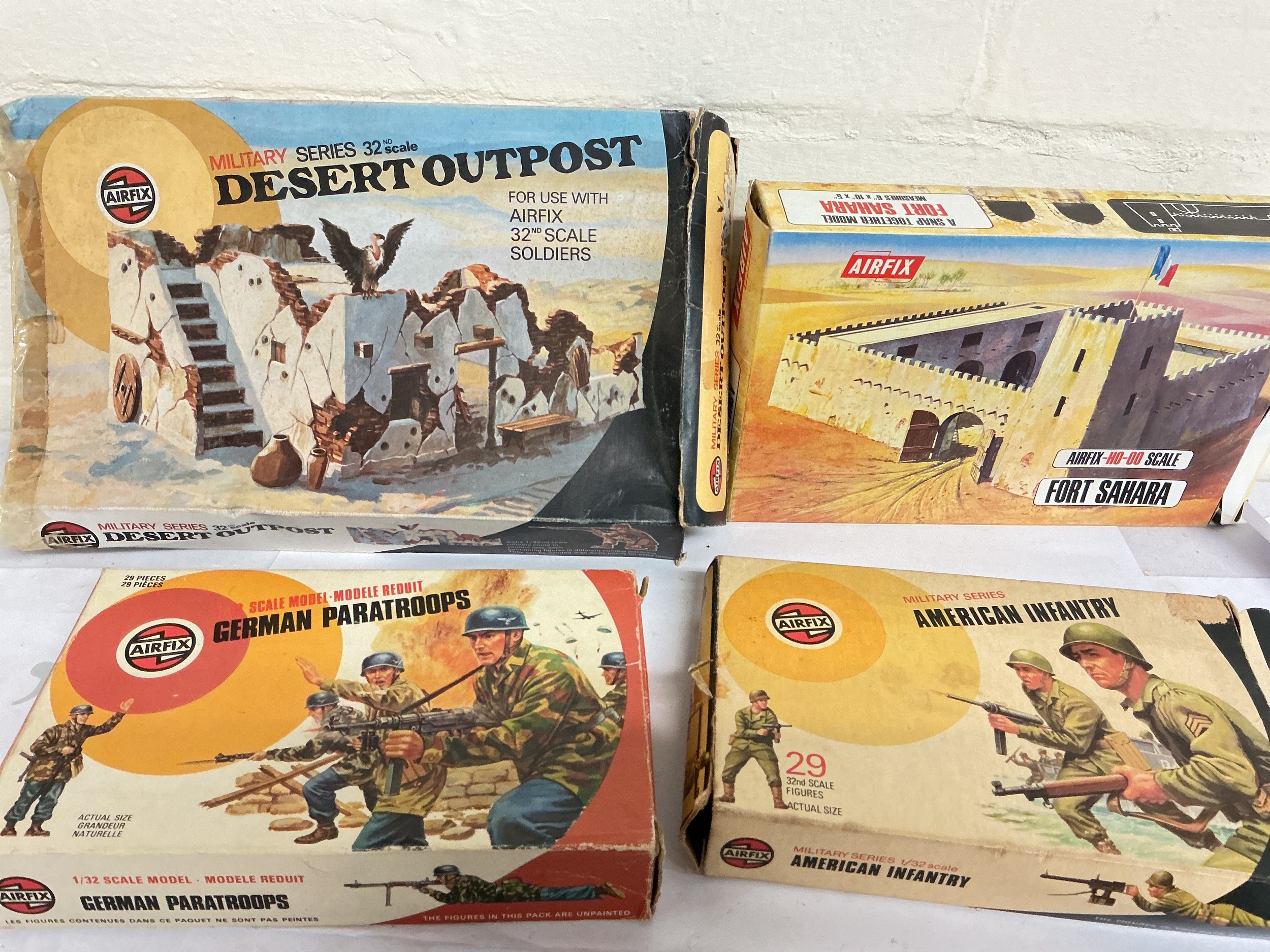 4 Boxed Airfix Model Kits Including Forts And Soldiers.