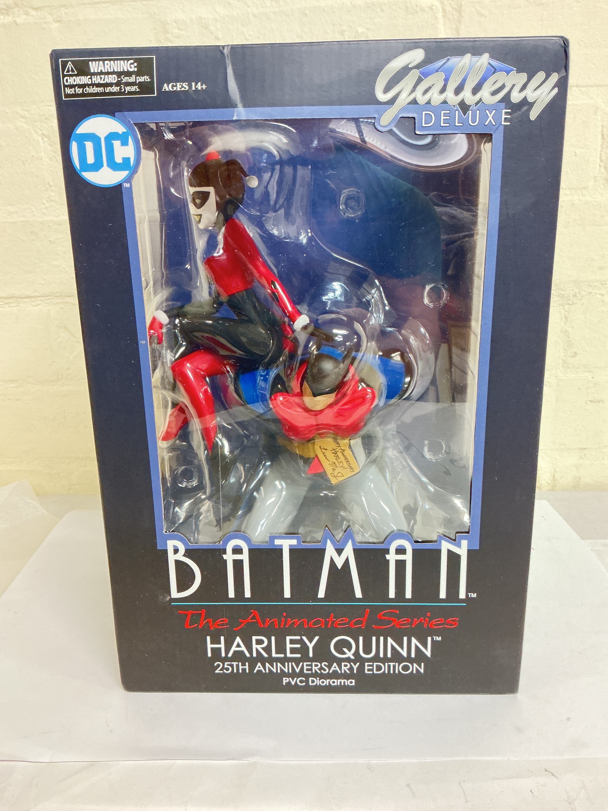 A Boxed DC Gallery Deluxe Batman And Harley Quinn 25th Anniversary Edition PVC Diorama.