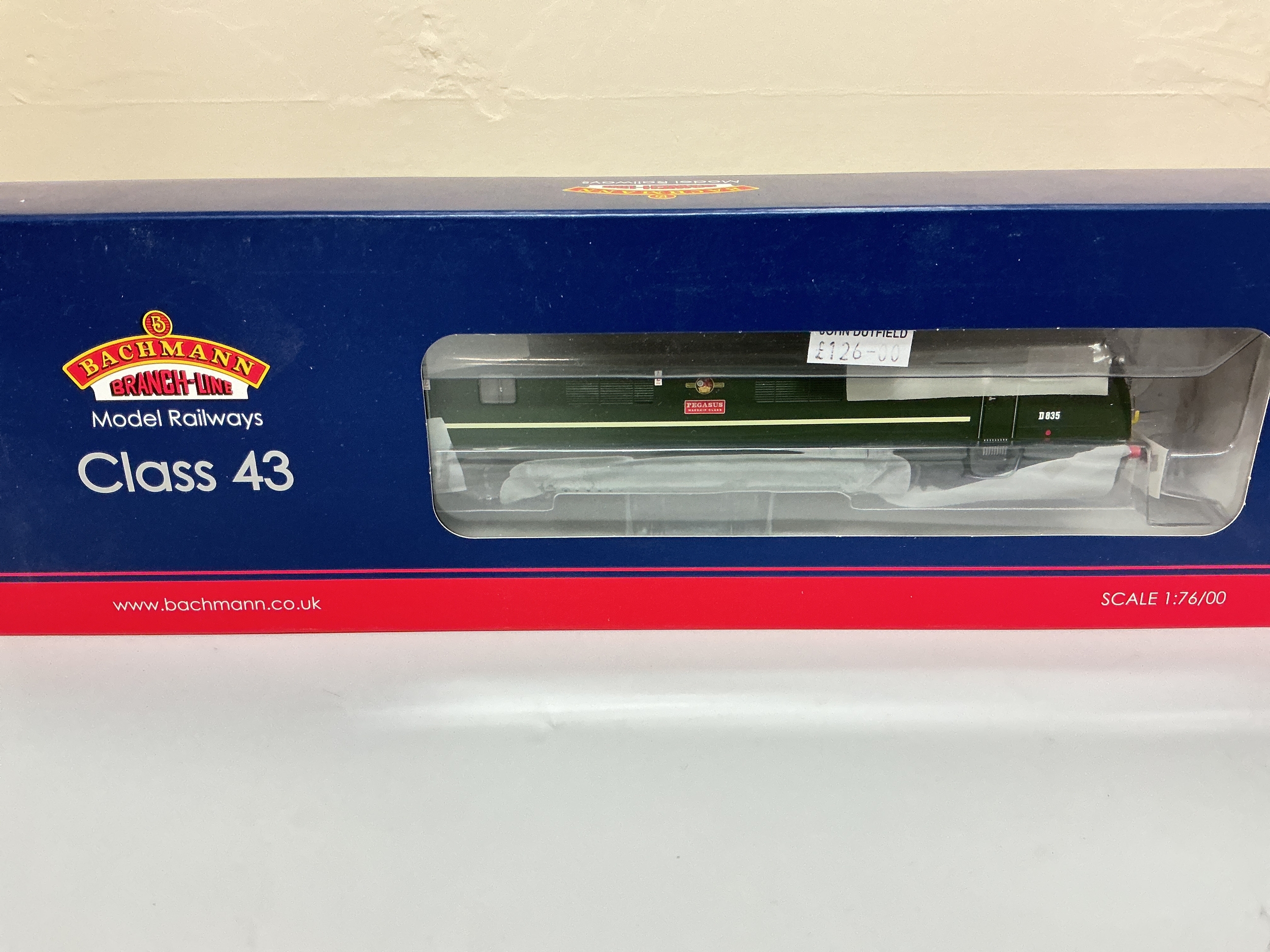 A Boxed Bachmann 00 Gauge Class 43 Warship D835 Pegasus BR Green Yellow Panel #32-066.