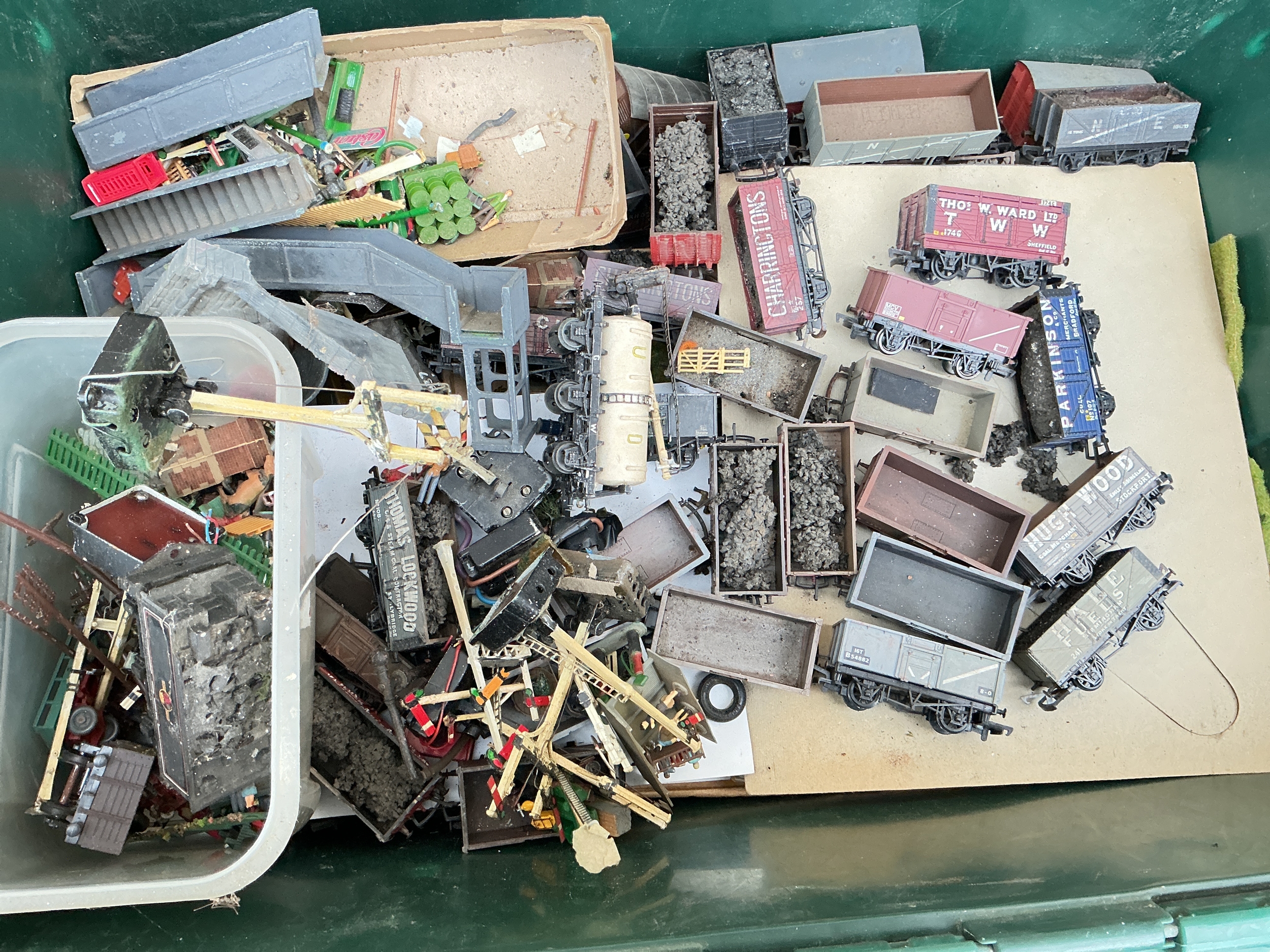 A Box Containing 00 Gauge Wagons And Accessories. No Reserve.