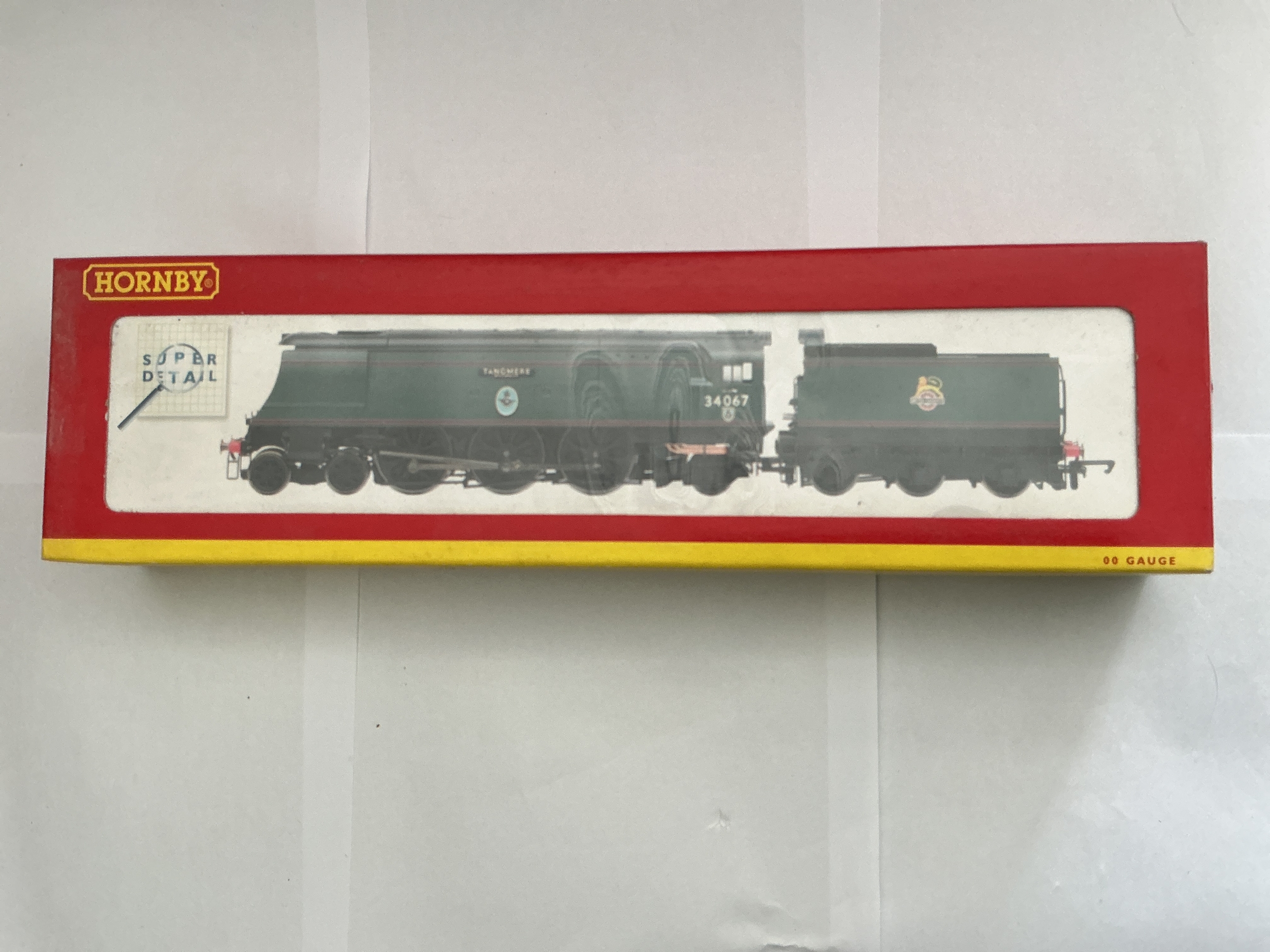 A Boxed Hornby Super Detail BR 4-6-2 Battle Of Britain Class 34067 Tangmere 00 Gauge Locomotive. #R2221. No Reserve.