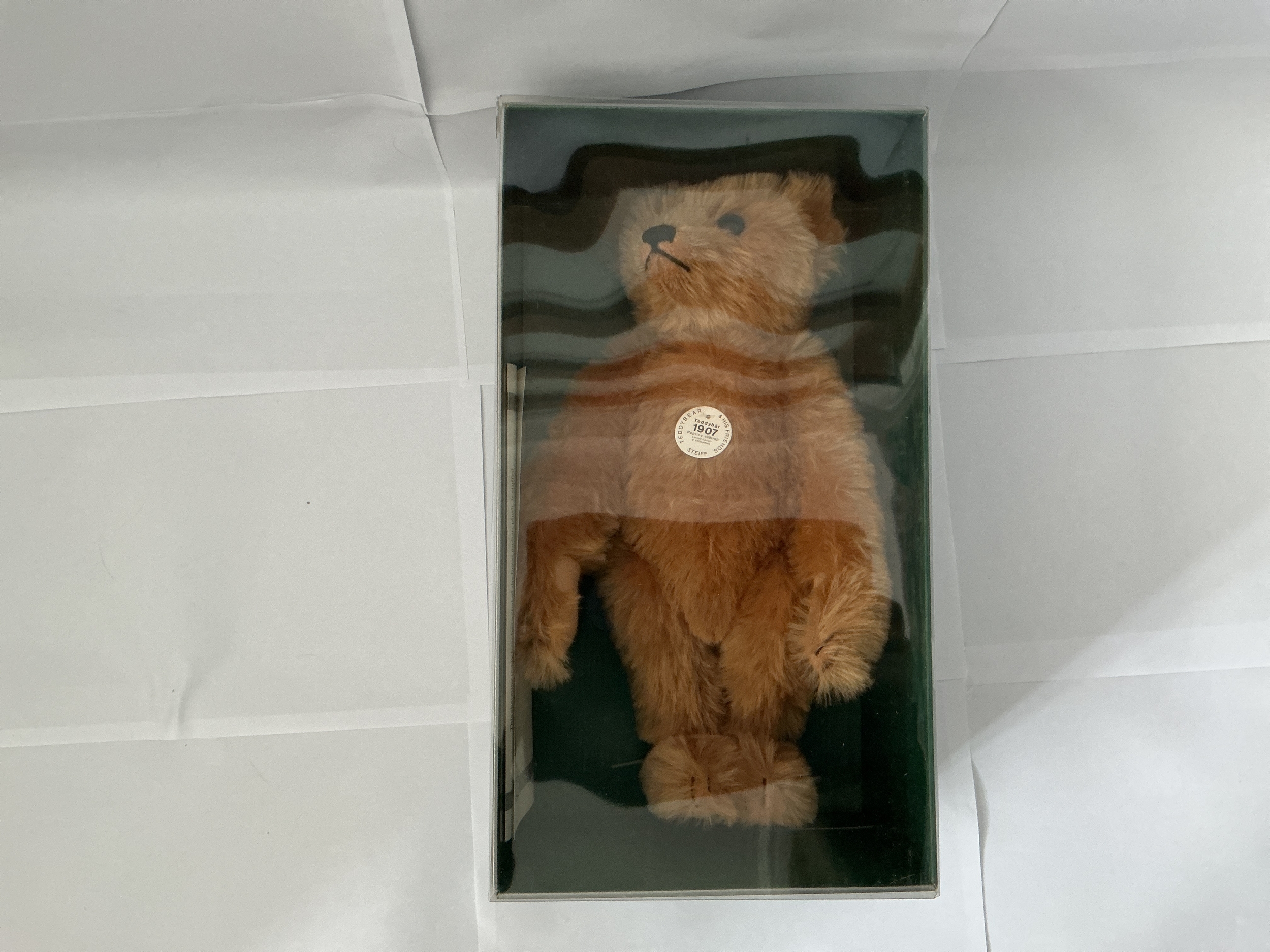 A Boxed Steiff 1907 Replica 1991/92 Teddy Bear. No Reserve. 