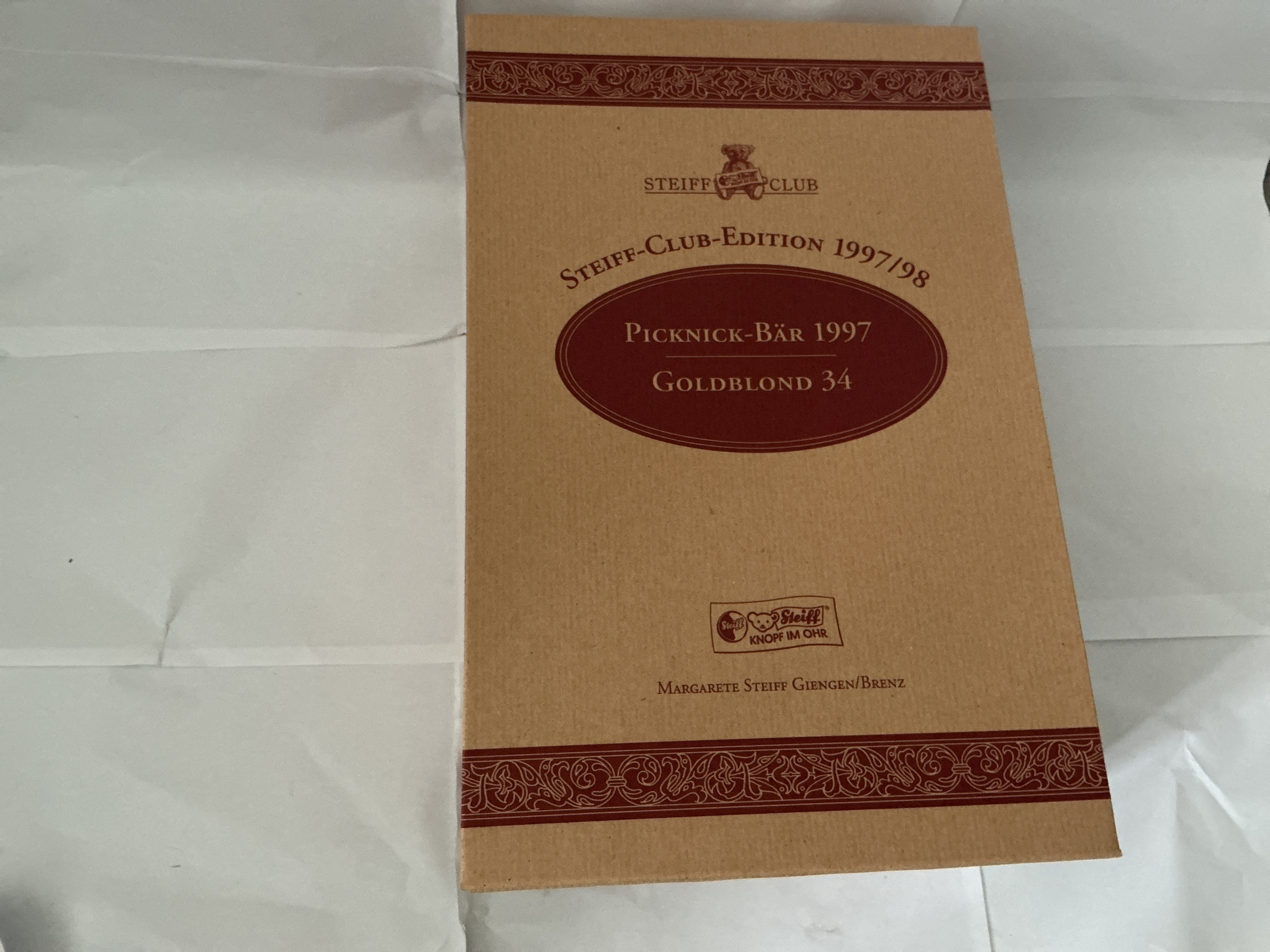 A Boxed Steiff Club Edition 1997/98 Picnic Bear Gold Blond 34 Steiff Teddy Bear. No Reserve. 